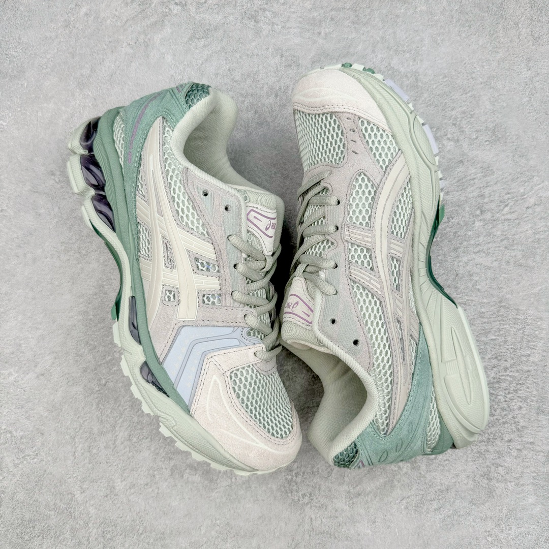 图片[3]-＃FA ASICS GEL-KAYANO 14 亚瑟士K14系列户外复古潮流百搭织物合成革缓震休闲跑步鞋 原装纸板楦头开发 独家私模五层组合大底 原厂定制缓震硅胶加持 原盒原配 官方四联吊牌 原装Ortholite轻量化鞋垫 设计师 Hidenori Yamashita 以「Flash」一词为灵感 创造出未来感金属色鞋面 改造升级内在性能 由内而外全面革新 为 GEL-KAYANO 家族传承及经典跑鞋文化的延续 创下里程碑式作品 K14跑鞋重新诠释了复古的跑步形状 并以其 2000 年代后期的美学理念重新铺装 银色与蓝色的鞋面极为高档 网面铺陈与鞋面、鞋头多处细节位增添了透气性 鞋后跟部中底上以及多密度耐磨鞋底增加了 GEL 缓震胶 提供高抗冲击性、缓冲性、可保护脚部免受地面冲击的影响 穿着舒适性十足 尺码：35.5 36 37 37.5 38 39 39.5 40.5 41.5 42 42.5 43.5 44 45-选品中心