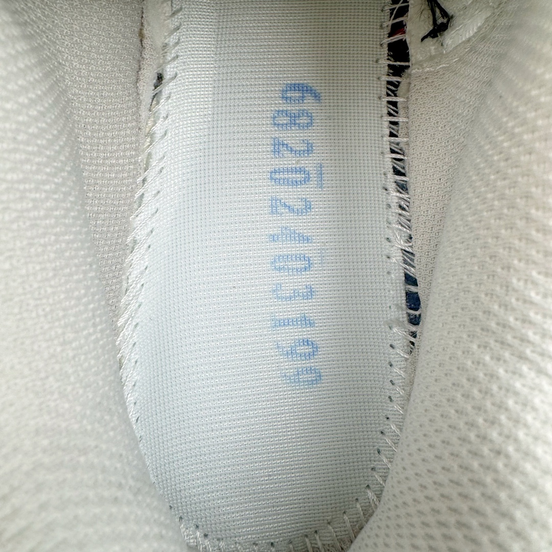 图片[19]-＃FA ASICS GEL-KAYANO 14 亚瑟士K14系列户外复古潮流百搭织物合成革缓震休闲跑步鞋 原装纸板楦头开发 独家私模五层组合大底 原厂定制缓震硅胶加持 原盒原配 官方四联吊牌 原装Ortholite轻量化鞋垫 设计师 Hidenori Yamashita 以「Flash」一词为灵感 创造出未来感金属色鞋面 改造升级内在性能 由内而外全面革新 为 GEL-KAYANO 家族传承及经典跑鞋文化的延续 创下里程碑式作品 K14跑鞋重新诠释了复古的跑步形状 并以其 2000 年代后期的美学理念重新铺装 银色与蓝色的鞋面极为高档 网面铺陈与鞋面、鞋头多处细节位增添了透气性 鞋后跟部中底上以及多密度耐磨鞋底增加了 GEL 缓震胶 提供高抗冲击性、缓冲性、可保护脚部免受地面冲击的影响 穿着舒适性十足 尺码：35.5 36 37 37.5 38 39 39.5 40.5 41.5 42 42.5 43.5 44 45-选品中心