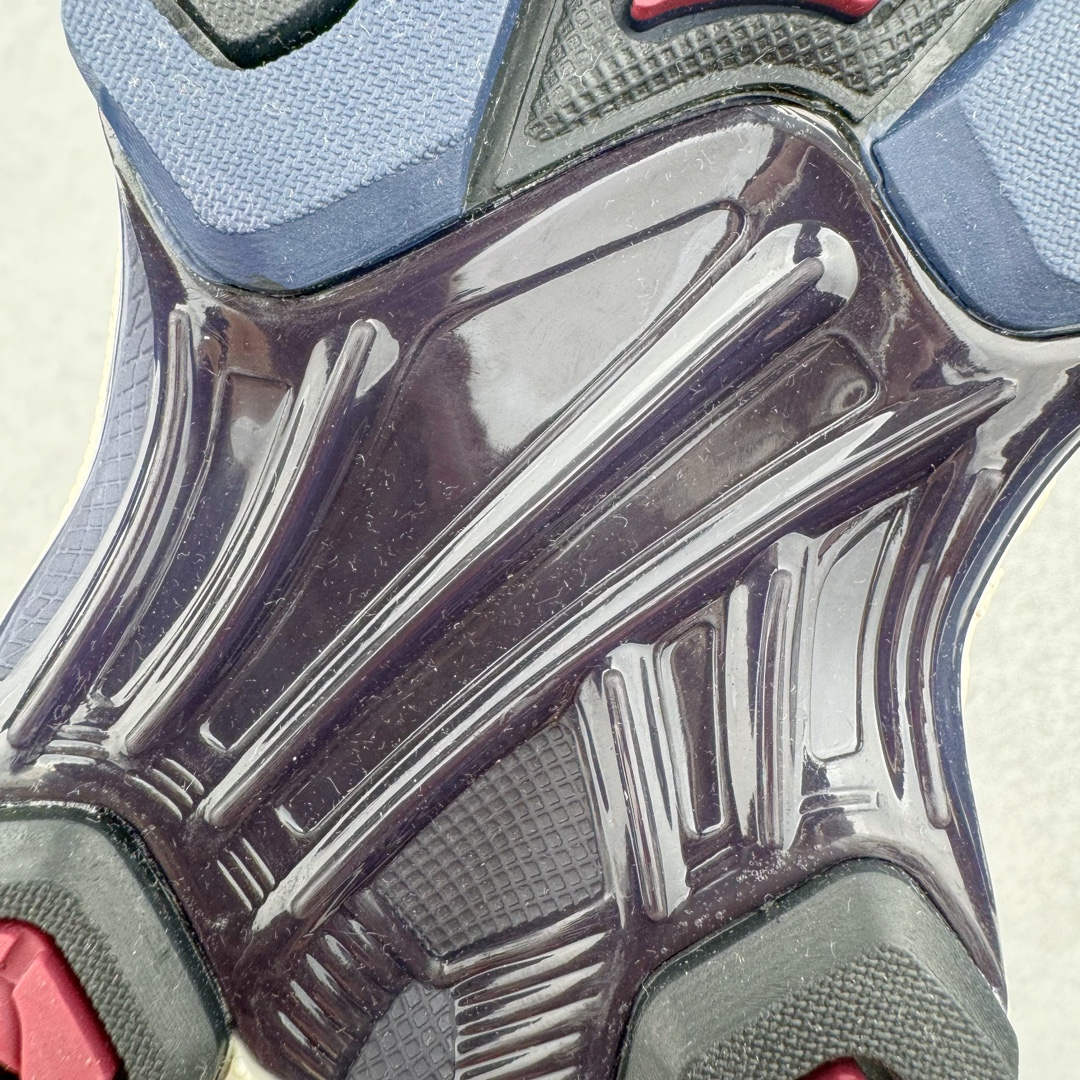 图片[14]-＃FA ASICS GEL-KAYANO 14 亚瑟士K14系列户外复古潮流百搭织物合成革缓震休闲跑步鞋 原装纸板楦头开发 独家私模五层组合大底 原厂定制缓震硅胶加持 原盒原配 官方四联吊牌 原装Ortholite轻量化鞋垫 设计师 Hidenori Yamashita 以「Flash」一词为灵感 创造出未来感金属色鞋面 改造升级内在性能 由内而外全面革新 为 GEL-KAYANO 家族传承及经典跑鞋文化的延续 创下里程碑式作品 K14跑鞋重新诠释了复古的跑步形状 并以其 2000 年代后期的美学理念重新铺装 银色与蓝色的鞋面极为高档 网面铺陈与鞋面、鞋头多处细节位增添了透气性 鞋后跟部中底上以及多密度耐磨鞋底增加了 GEL 缓震胶 提供高抗冲击性、缓冲性、可保护脚部免受地面冲击的影响 穿着舒适性十足 尺码：35.5 36 37 37.5 38 39 39.5 40.5 41.5 42 42.5 43.5 44 45-选品中心