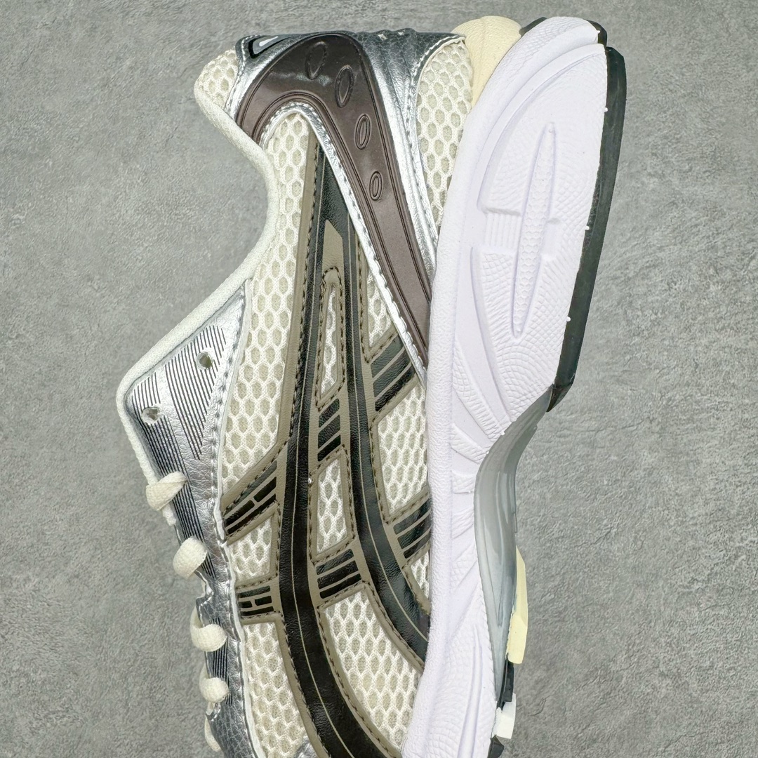 图片[7]-＃FA ASICS GEL-KAYANO 14 亚瑟士K14系列户外复古潮流百搭织物合成革缓震休闲跑步鞋 原装纸板楦头开发 独家私模五层组合大底 原厂定制缓震硅胶加持 原盒原配 官方四联吊牌 原装Ortholite轻量化鞋垫 设计师 Hidenori Yamashita 以「Flash」一词为灵感 创造出未来感金属色鞋面 改造升级内在性能 由内而外全面革新 为 GEL-KAYANO 家族传承及经典跑鞋文化的延续 创下里程碑式作品 K14跑鞋重新诠释了复古的跑步形状 并以其 2000 年代后期的美学理念重新铺装 银色与蓝色的鞋面极为高档 网面铺陈与鞋面、鞋头多处细节位增添了透气性 鞋后跟部中底上以及多密度耐磨鞋底增加了 GEL 缓震胶 提供高抗冲击性、缓冲性、可保护脚部免受地面冲击的影响 穿着舒适性十足 尺码：35.5 36 37 37.5 38 39 39.5 40.5 41.5 42 42.5 43.5 44 45-选品中心