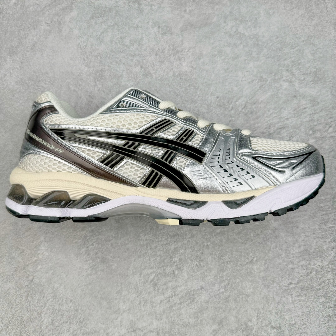 ＃FA ASICS GEL-KAYANO 14 亚瑟士K14系列户外复古潮流百搭织物合成革缓震休闲跑步鞋 原装纸板楦头开发 独家私模五层组合大底 原厂定制缓震硅胶加持 原盒原配 官方四联吊牌 原装Ortholite轻量化鞋垫 设计师 Hidenori Yamashita 以「Flash」一词为灵感 创造出未来感金属色鞋面 改造升级内在性能 由内而外全面革新 为 GEL-KAYANO 家族传承及经典跑鞋文化的延续 创下里程碑式作品 K14跑鞋重新诠释了复古的跑步形状 并以其 2000 年代后期的美学理念重新铺装 银色与蓝色的鞋面极为高档 网面铺陈与鞋面、鞋头多处细节位增添了透气性 鞋后跟部中底上以及多密度耐磨鞋底增加了 GEL 缓震胶 提供高抗冲击性、缓冲性、可保护脚部免受地面冲击的影响 穿着舒适性十足 尺码：35.5 36 37 37.5 38 39 39.5 40.5 41.5 42 42.5 43.5 44 45-选品中心