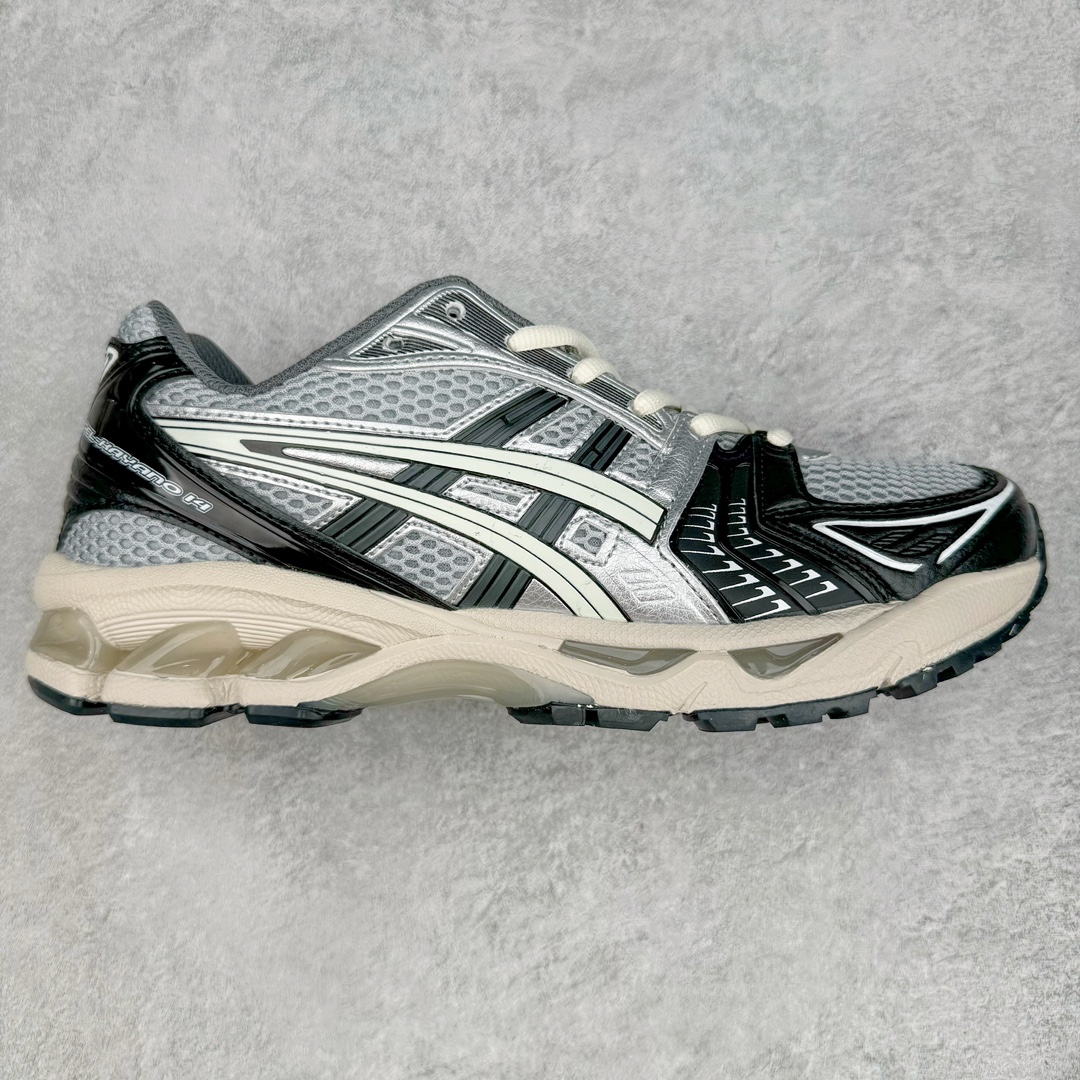 ＃FA ASICS GEL-KAYANO 14 亚瑟士K14系列户外复古潮流百搭织物合成革缓震休闲跑步鞋 原装纸板楦头开发 独家私模五层组合大底 原厂定制缓震硅胶加持 原盒原配 官方四联吊牌 原装Ortholite轻量化鞋垫 设计师 Hidenori Yamashita 以「Flash」一词为灵感 创造出未来感金属色鞋面 改造升级内在性能 由内而外全面革新 为 GEL-KAYANO 家族传承及经典跑鞋文化的延续 创下里程碑式作品 K14跑鞋重新诠释了复古的跑步形状 并以其 2000 年代后期的美学理念重新铺装 银色与蓝色的鞋面极为高档 网面铺陈与鞋面、鞋头多处细节位增添了透气性 鞋后跟部中底上以及多密度耐磨鞋底增加了 GEL 缓震胶 提供高抗冲击性、缓冲性、可保护脚部免受地面冲击的影响 穿着舒适性十足 尺码：35.5 36 37 37.5 38 39 39.5 40.5 41.5 42 42.5 43.5 44 45-选品中心