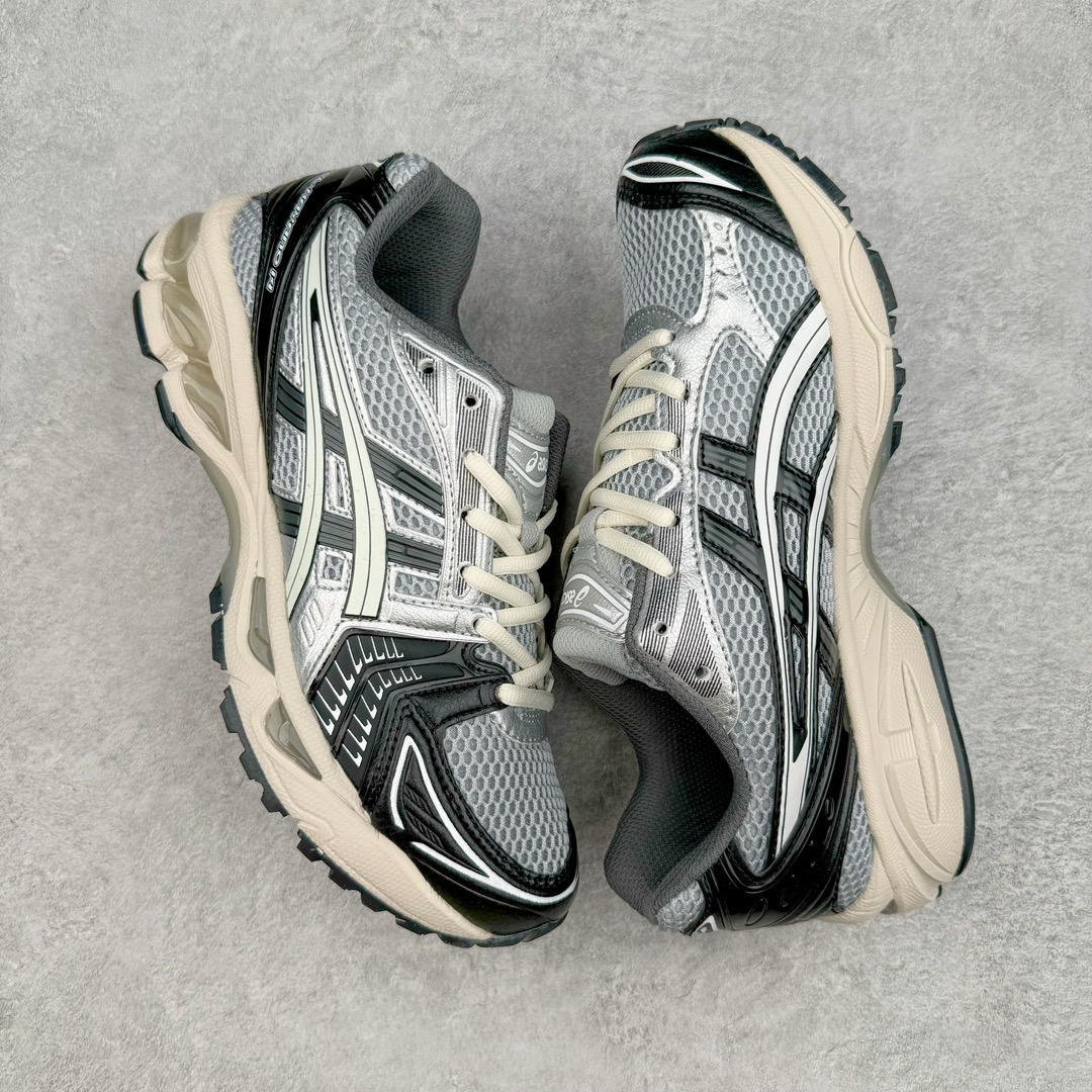 图片[3]-＃FA ASICS GEL-KAYANO 14 亚瑟士K14系列户外复古潮流百搭织物合成革缓震休闲跑步鞋 原装纸板楦头开发 独家私模五层组合大底 原厂定制缓震硅胶加持 原盒原配 官方四联吊牌 原装Ortholite轻量化鞋垫 设计师 Hidenori Yamashita 以「Flash」一词为灵感 创造出未来感金属色鞋面 改造升级内在性能 由内而外全面革新 为 GEL-KAYANO 家族传承及经典跑鞋文化的延续 创下里程碑式作品 K14跑鞋重新诠释了复古的跑步形状 并以其 2000 年代后期的美学理念重新铺装 银色与蓝色的鞋面极为高档 网面铺陈与鞋面、鞋头多处细节位增添了透气性 鞋后跟部中底上以及多密度耐磨鞋底增加了 GEL 缓震胶 提供高抗冲击性、缓冲性、可保护脚部免受地面冲击的影响 穿着舒适性十足 尺码：35.5 36 37 37.5 38 39 39.5 40.5 41.5 42 42.5 43.5 44 45-选品中心