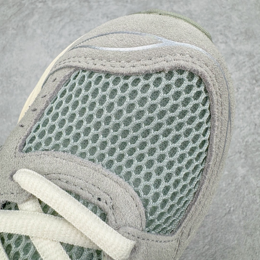 图片[14]-＃FA ASICS GEL-KAYANO 14 亚瑟士K14系列户外复古潮流百搭织物合成革缓震休闲跑步鞋 原装纸板楦头开发 独家私模五层组合大底 原厂定制缓震硅胶加持 原盒原配 官方四联吊牌 原装Ortholite轻量化鞋垫 设计师 Hidenori Yamashita 以「Flash」一词为灵感 创造出未来感金属色鞋面 改造升级内在性能 由内而外全面革新 为 GEL-KAYANO 家族传承及经典跑鞋文化的延续 创下里程碑式作品 K14跑鞋重新诠释了复古的跑步形状 并以其 2000 年代后期的美学理念重新铺装 银色与蓝色的鞋面极为高档 网面铺陈与鞋面、鞋头多处细节位增添了透气性 鞋后跟部中底上以及多密度耐磨鞋底增加了 GEL 缓震胶 提供高抗冲击性、缓冲性、可保护脚部免受地面冲击的影响 穿着舒适性十足 尺码：35.5 36 37 37.5 38 39 39.5 40.5 41.5 42 42.5 43.5 44 45-选品中心