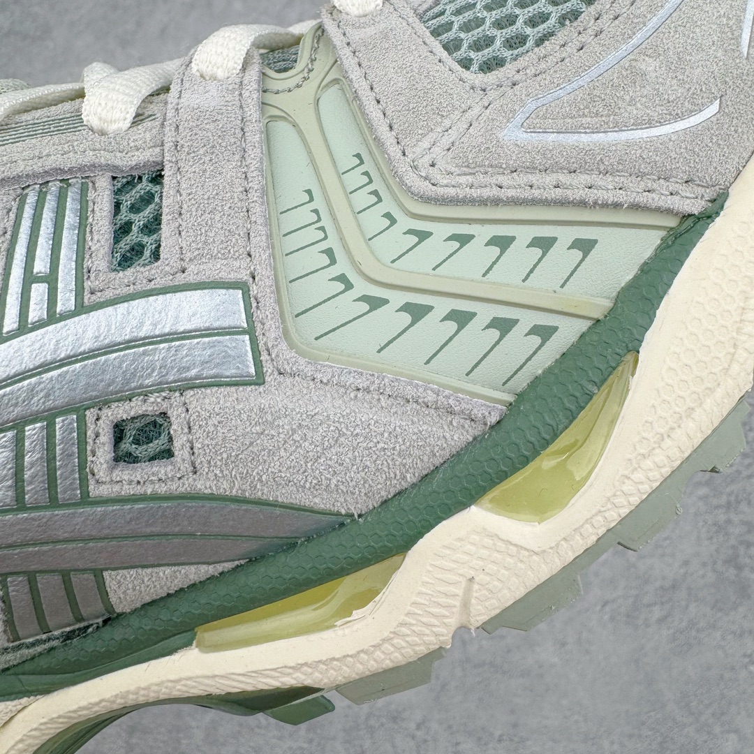 图片[15]-＃FA ASICS GEL-KAYANO 14 亚瑟士K14系列户外复古潮流百搭织物合成革缓震休闲跑步鞋 原装纸板楦头开发 独家私模五层组合大底 原厂定制缓震硅胶加持 原盒原配 官方四联吊牌 原装Ortholite轻量化鞋垫 设计师 Hidenori Yamashita 以「Flash」一词为灵感 创造出未来感金属色鞋面 改造升级内在性能 由内而外全面革新 为 GEL-KAYANO 家族传承及经典跑鞋文化的延续 创下里程碑式作品 K14跑鞋重新诠释了复古的跑步形状 并以其 2000 年代后期的美学理念重新铺装 银色与蓝色的鞋面极为高档 网面铺陈与鞋面、鞋头多处细节位增添了透气性 鞋后跟部中底上以及多密度耐磨鞋底增加了 GEL 缓震胶 提供高抗冲击性、缓冲性、可保护脚部免受地面冲击的影响 穿着舒适性十足 尺码：35.5 36 37 37.5 38 39 39.5 40.5 41.5 42 42.5 43.5 44 45-选品中心