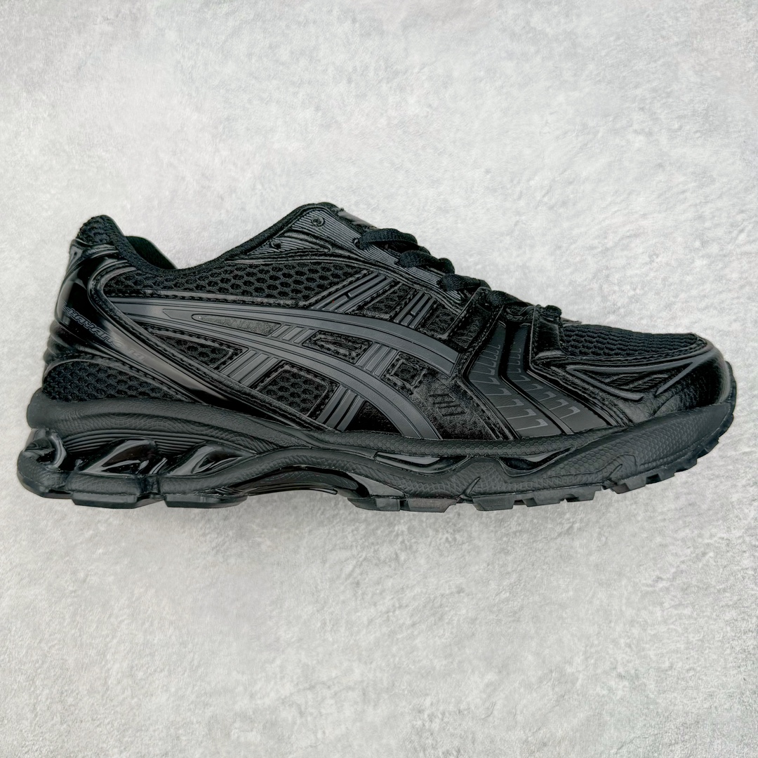 ＃FA ASICS GEL-KAYANO 14 亚瑟士K14系列户外复古潮流百搭织物合成革缓震休闲跑步鞋 原装纸板楦头开发 独家私模五层组合大底 原厂定制缓震硅胶加持 原盒原配 官方四联吊牌 原装Ortholite轻量化鞋垫 设计师 Hidenori Yamashita 以「Flash」一词为灵感 创造出未来感金属色鞋面 改造升级内在性能 由内而外全面革新 为 GEL-KAYANO 家族传承及经典跑鞋文化的延续 创下里程碑式作品 K14跑鞋重新诠释了复古的跑步形状 并以其 2000 年代后期的美学理念重新铺装 银色与蓝色的鞋面极为高档 网面铺陈与鞋面、鞋头多处细节位增添了透气性 鞋后跟部中底上以及多密度耐磨鞋底增加了 GEL 缓震胶 提供高抗冲击性、缓冲性、可保护脚部免受地面冲击的影响 穿着舒适性十足 尺码：35.5 36 37 37.5 38 39 39.5 40.5 41.5 42 42.5 43.5 44 45-选品中心