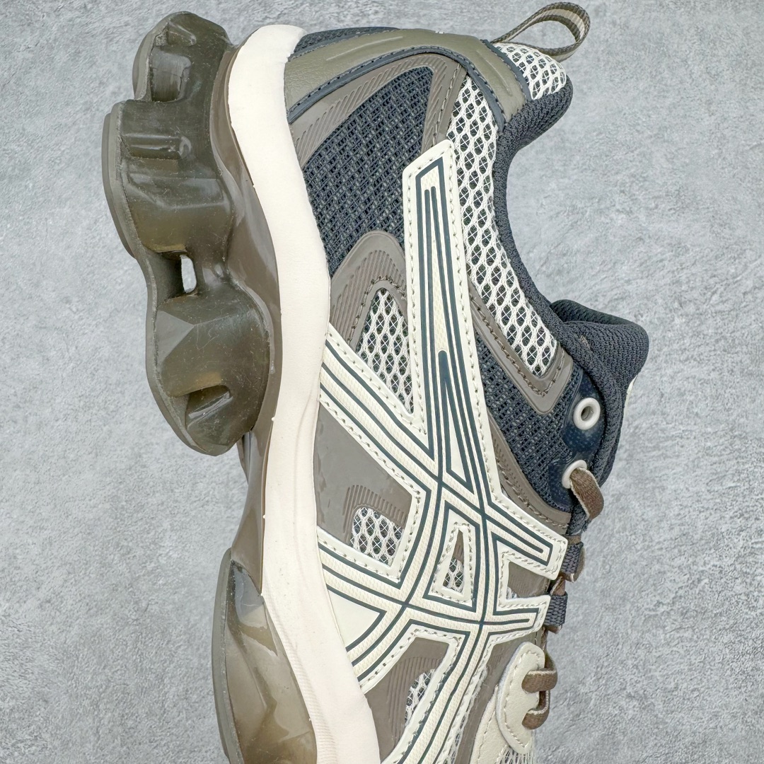 图片[6]-＃FA ASICS Gel-Quantum Kinetic 亚瑟士量子动能系列轻量全掌硅胶缓震休闲运动跑步鞋 ASICS以其独特匠心与科技魅力持续在运动鞋领域掀起新风尚今春二月GEL-Quantum Kinetic系列再度破茧而出携两款全新配色震撼回归倾力演绎运动潮流的无限可能 凝聚了卓越的科技创新与深厚的设计底蕴搭载先进的GEL缓震科技将每一次冲击力转化为平稳推进的动力为你提供前所未有的舒适体验与卓越的缓震保护性能 巧妙融合时尚元素与运动美学无论在街头还是赛道诠释不同情感与态度彰显独一无二的时尚运动风格尺码：36 37 37.5 38 39 39.5 40 40.5 41.5 42 42.5 43.5 44 44.5 45-选品中心