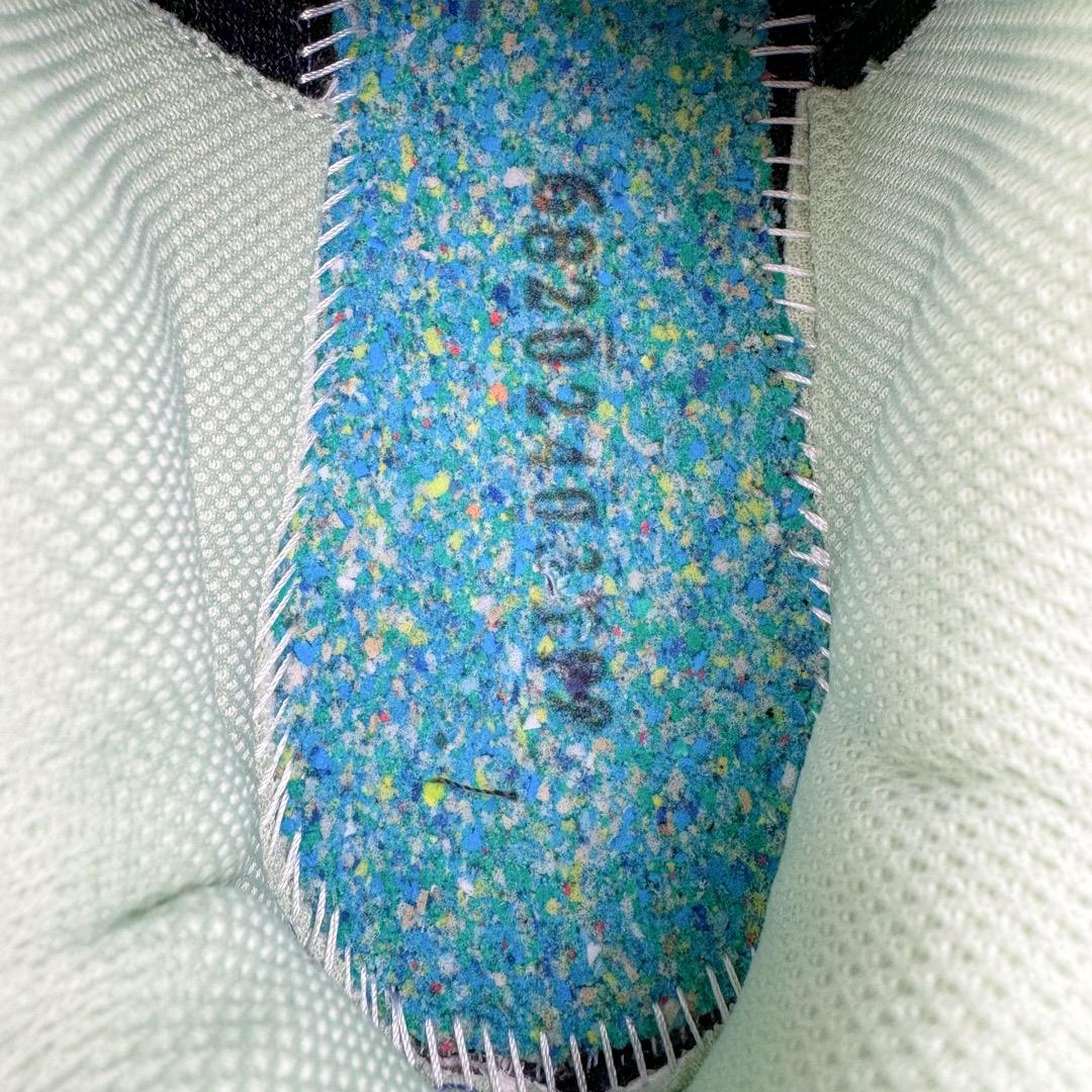 图片[17]-＃FA ASICS Gel-Quantum Kinetic 亚瑟士量子动能系列轻量全掌硅胶缓震休闲运动跑步鞋 ASICS以其独特匠心与科技魅力持续在运动鞋领域掀起新风尚今春二月GEL-Quantum Kinetic系列再度破茧而出携两款全新配色震撼回归倾力演绎运动潮流的无限可能 凝聚了卓越的科技创新与深厚的设计底蕴搭载先进的GEL缓震科技将每一次冲击力转化为平稳推进的动力为你提供前所未有的舒适体验与卓越的缓震保护性能 巧妙融合时尚元素与运动美学无论在街头还是赛道诠释不同情感与态度彰显独一无二的时尚运动风格尺码：36 37 37.5 38 39 39.5 40 40.5 41.5 42 42.5 43.5 44 44.5 45-选品中心