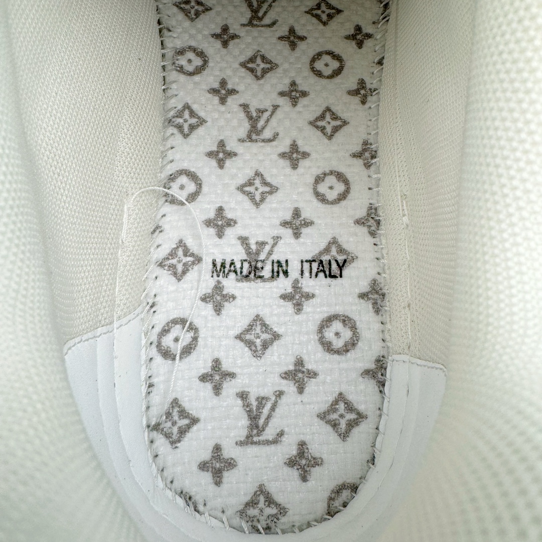 图片[23]-＃GD广顶 Louis Vuitton Trainer lv路易威登时装走秀运动时尚板鞋 外贸零售特供批次 2023全新纸板数据 印花高频效果碾压市面 市售天花板产物 耗时半年巨作 全套原厂新版原纸板楦头开发 原厂特供皮料加持 市场所有版本中综合最强的货品 GD实力大厂出品 全网最全配色更新最快 最成熟的做工稳定的品控 完美鞋型超高的清洁度 零毛边线头瑕疵 全套原楦原纸版原鞋开模 全网最具灵魂的版型 正确原装黄色鞋盒 正确中底印花 鞋面印花3D高频深度立体 全鞋电脑针车 紧密相连 针距密度一致 环保乳胶注塑鞋垫 厚度脚感还原原版 皮面裁剪部位 统一油边封口工艺 原装橡胶大底含胶量大底组合零偏差 专柜全套包装 防尘袋 说明书 质保卡 男女鞋 尺码：35 36 37 38 39 40 41 42 43 44 45-选品中心