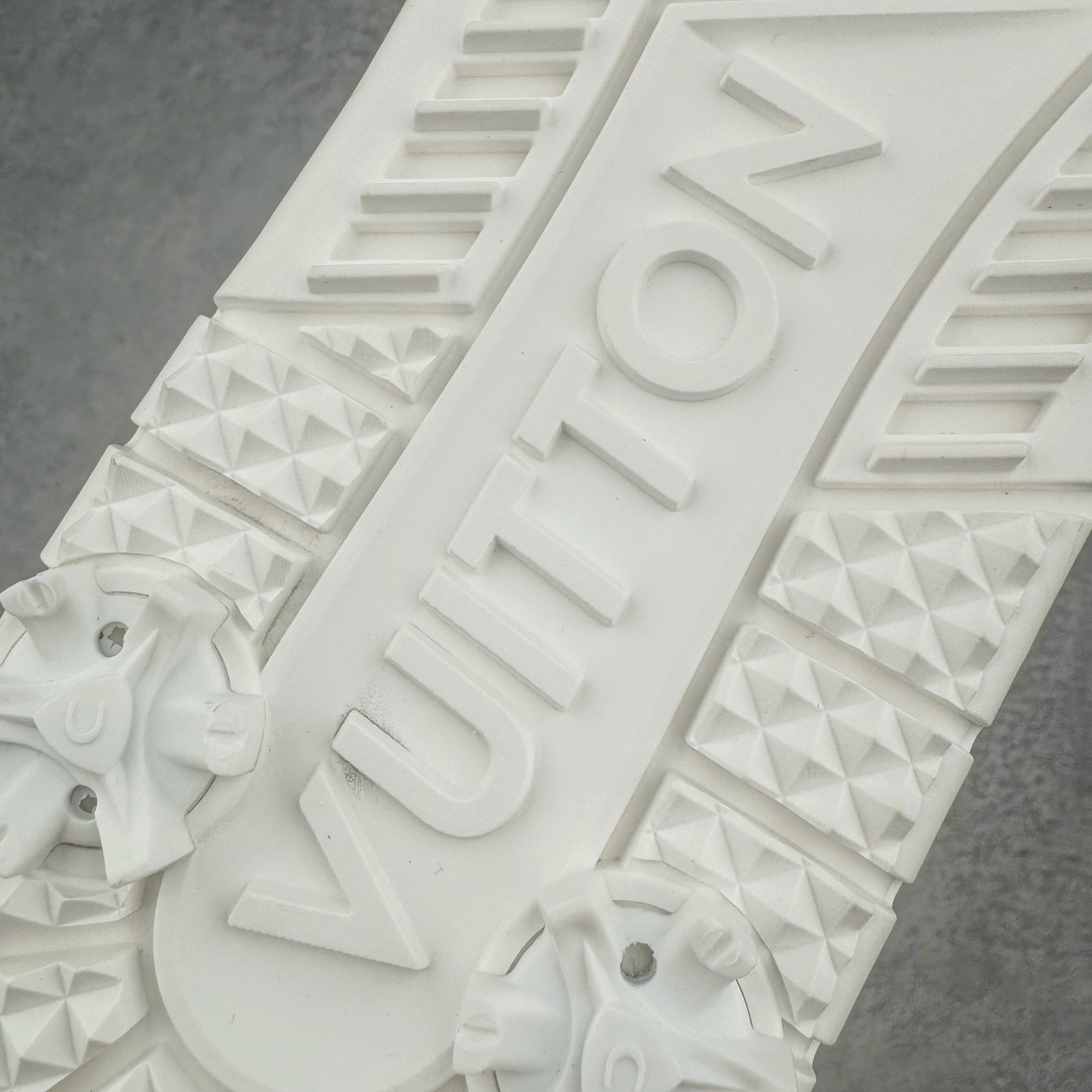 图片[19]-＃GD广顶 Louis Vuitton Trainer lv路易威登时装走秀运动时尚板鞋 外贸零售特供批次 2023全新纸板数据 印花高频效果碾压市面 市售天花板产物 耗时半年巨作 全套原厂新版原纸板楦头开发 原厂特供皮料加持 市场所有版本中综合最强的货品 GD实力大厂出品 全网最全配色更新最快 最成熟的做工稳定的品控 完美鞋型超高的清洁度 零毛边线头瑕疵 全套原楦原纸版原鞋开模 全网最具灵魂的版型 正确原装黄色鞋盒 正确中底印花 鞋面印花3D高频深度立体 全鞋电脑针车 紧密相连 针距密度一致 环保乳胶注塑鞋垫 厚度脚感还原原版 皮面裁剪部位 统一油边封口工艺 原装橡胶大底含胶量大底组合零偏差 专柜全套包装 防尘袋 说明书 质保卡 男女鞋 尺码：35 36 37 38 39 40 41 42 43 44 45-选品中心