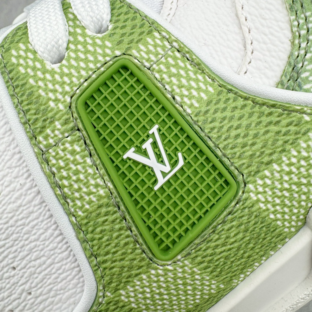 图片[11]-＃GD广顶 Louis Vuitton Trainer lv路易威登时装走秀运动时尚板鞋 外贸零售特供批次 2023全新纸板数据 印花高频效果碾压市面 市售天花板产物 耗时半年巨作 全套原厂新版原纸板楦头开发 原厂特供皮料加持 市场所有版本中综合最强的货品 GD实力大厂出品 全网最全配色更新最快 最成熟的做工稳定的品控 完美鞋型超高的清洁度 零毛边线头瑕疵 全套原楦原纸版原鞋开模 全网最具灵魂的版型 正确原装黄色鞋盒 正确中底印花 鞋面印花3D高频深度立体 全鞋电脑针车 紧密相连 针距密度一致 环保乳胶注塑鞋垫 厚度脚感还原原版 皮面裁剪部位 统一油边封口工艺 原装橡胶大底含胶量大底组合零偏差 专柜全套包装 防尘袋 说明书 质保卡 男女鞋 尺码：35 36 37 38 39 40 41 42 43 44 45-选品中心