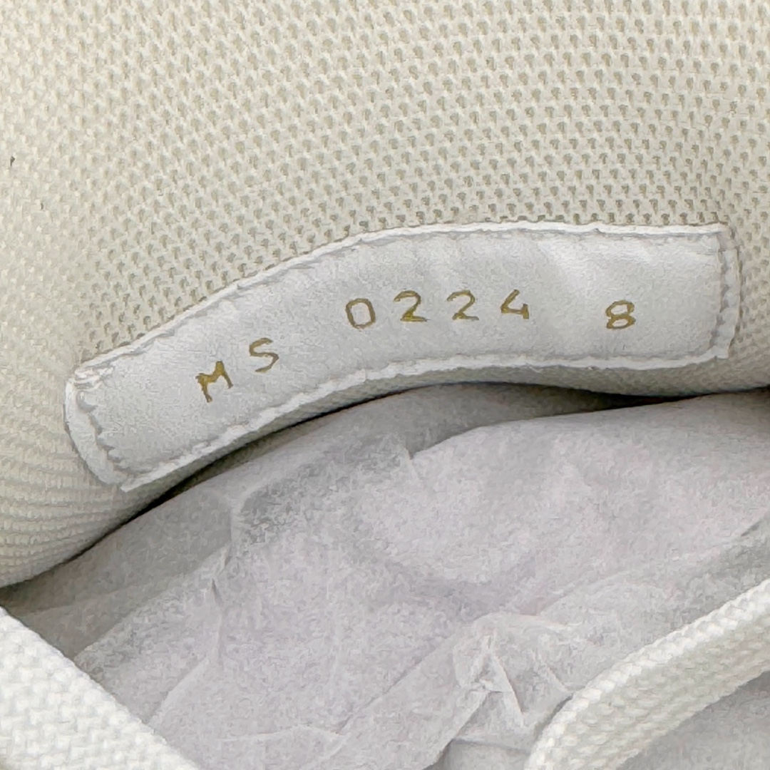 图片[21]-＃GD广顶 Louis Vuitton Trainer lv路易威登时装走秀运动时尚板鞋 外贸零售特供批次 2023全新纸板数据 印花高频效果碾压市面 市售天花板产物 耗时半年巨作 全套原厂新版原纸板楦头开发 原厂特供皮料加持 市场所有版本中综合最强的货品 GD实力大厂出品 全网最全配色更新最快 最成熟的做工稳定的品控 完美鞋型超高的清洁度 零毛边线头瑕疵 全套原楦原纸版原鞋开模 全网最具灵魂的版型 正确原装黄色鞋盒 正确中底印花 鞋面印花3D高频深度立体 全鞋电脑针车 紧密相连 针距密度一致 环保乳胶注塑鞋垫 厚度脚感还原原版 皮面裁剪部位 统一油边封口工艺 原装橡胶大底含胶量大底组合零偏差 专柜全套包装 防尘袋 说明书 质保卡 男女鞋 尺码：35 36 37 38 39 40 41 42 43 44 45-选品中心