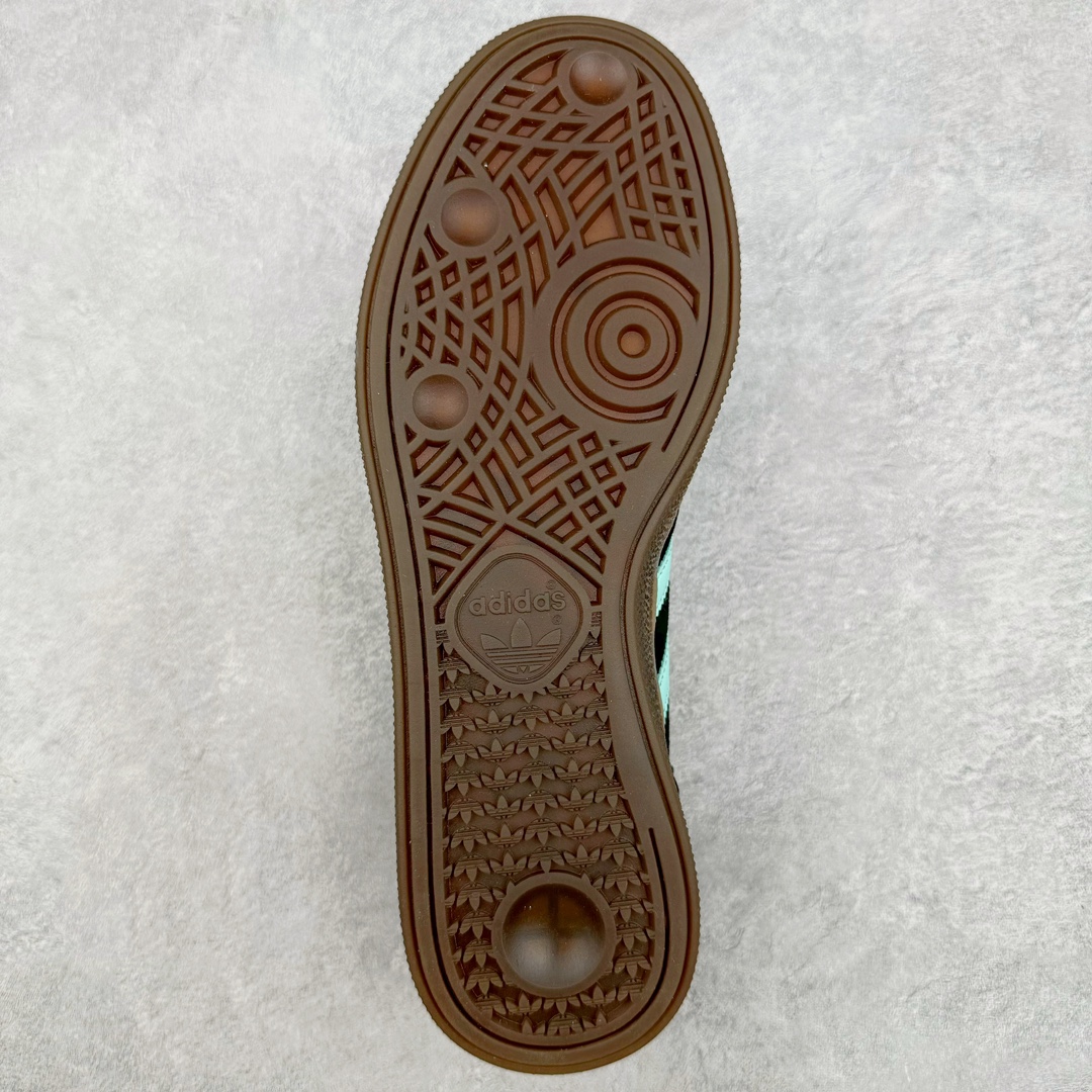 图片[9]-＃S2纯原 AD Originals Handball SPZL 手球运动员系列百搭休闲运动板鞋 黑绿 IH7491 口碑大厂出品 品控大底版型不断改良更新 原厂皮料 原装过验内外标加持 全套原纸板楦头开发 确保原汁原味 完美呈现桑巴版型 一比一鞋头弧度高度鞋身弧度 数据细节工艺流程均保持一致 这款来自阿迪达斯的这款HANDBALL SPZL前身是一双手球运动鞋 这一次拿来复刻 所以鞋面的主要色彩选用了黑色 鞋面外侧除了Spezial字母之外还有三叶草标志 Handball SPZL作为复古手球训练鞋与作为室内足球鞋的Samba有着异曲同工之处 但是质感更为出众的鞋身以及丰富的配色选择比起Samba来讲可以说是更胜一筹了 尺码：36 36⅔ 37⅓ 38 38⅔ 39⅓ 40 40⅔ 41⅓ 42 42⅔ 43⅓ 44 45-选品中心