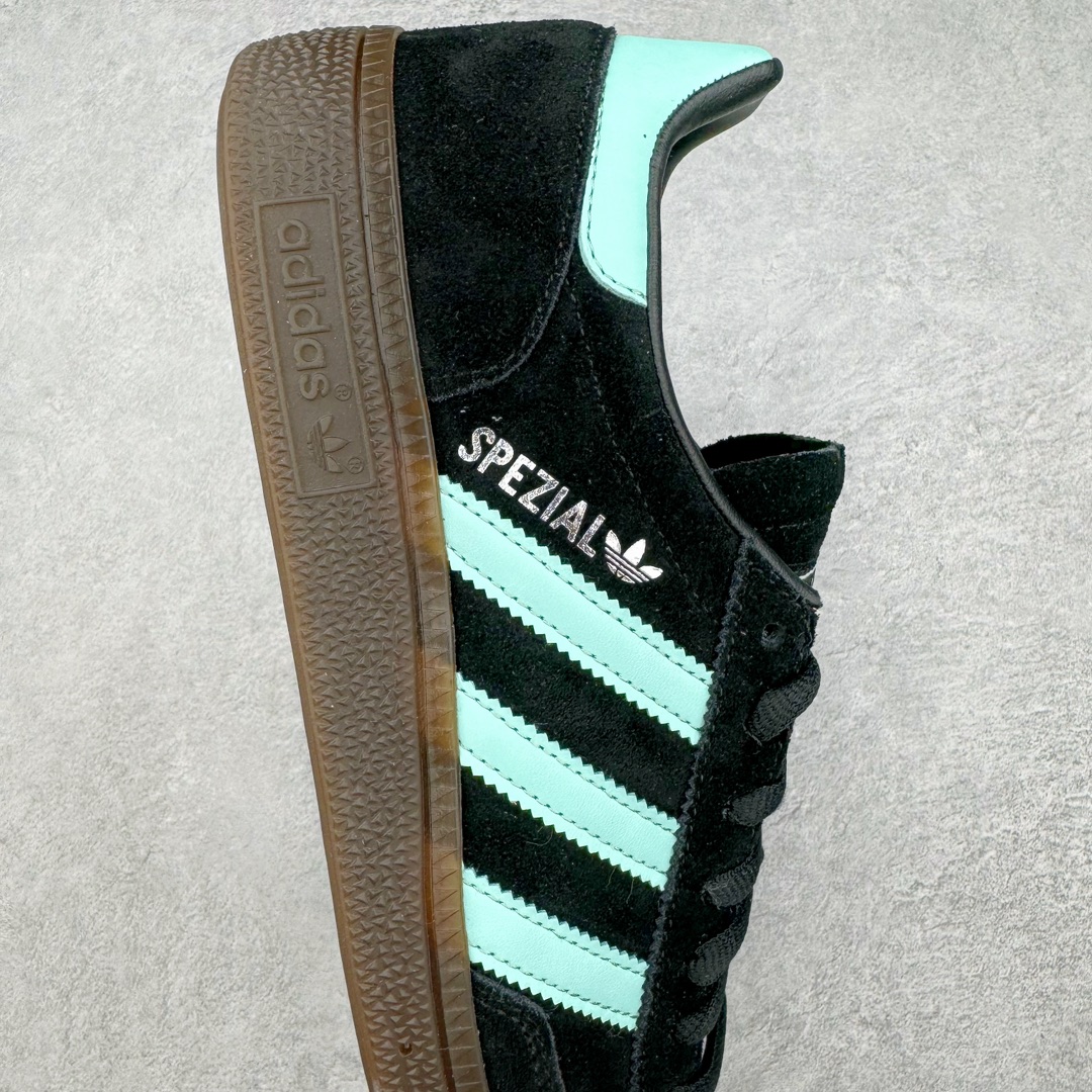 图片[6]-＃S2纯原 AD Originals Handball SPZL 手球运动员系列百搭休闲运动板鞋 黑绿 IH7491 口碑大厂出品 品控大底版型不断改良更新 原厂皮料 原装过验内外标加持 全套原纸板楦头开发 确保原汁原味 完美呈现桑巴版型 一比一鞋头弧度高度鞋身弧度 数据细节工艺流程均保持一致 这款来自阿迪达斯的这款HANDBALL SPZL前身是一双手球运动鞋 这一次拿来复刻 所以鞋面的主要色彩选用了黑色 鞋面外侧除了Spezial字母之外还有三叶草标志 Handball SPZL作为复古手球训练鞋与作为室内足球鞋的Samba有着异曲同工之处 但是质感更为出众的鞋身以及丰富的配色选择比起Samba来讲可以说是更胜一筹了 尺码：36 36⅔ 37⅓ 38 38⅔ 39⅓ 40 40⅔ 41⅓ 42 42⅔ 43⅓ 44 45-选品中心