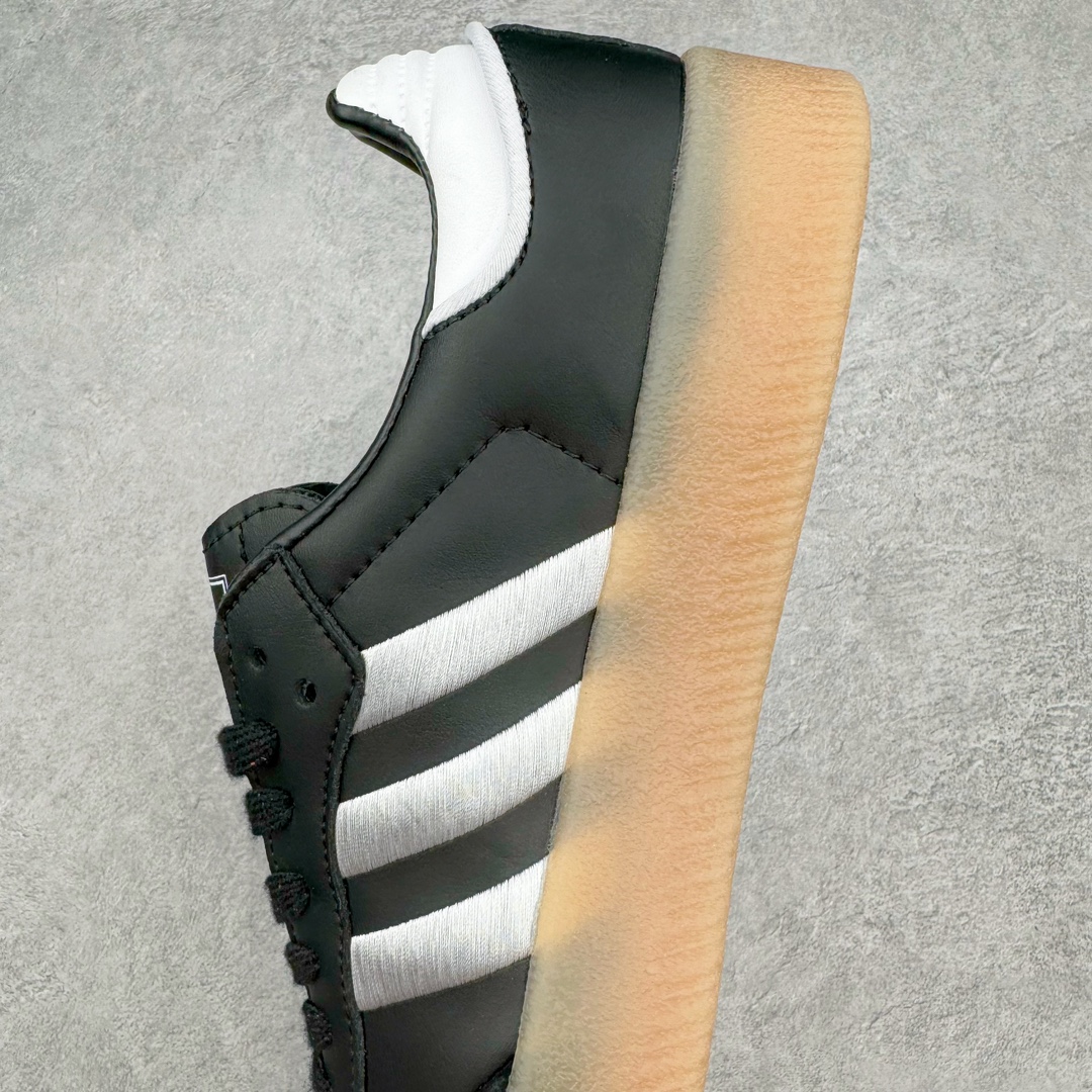 图片[7]-AD Samba XLG 桑巴舞加大厚底版系列德训风百搭松糕休闲运动板鞋生胶底 IH7491 自Originals Samba成功借势Blokecore风潮一跃成为街头巷尾的焦点鞋款后,不论是围绕Samba本身打造的各式「变种版本」,还是以Samba为蓝本打造联名鞋款,都成为了时尚潮流人士日常穿搭首选。Samba XLG是adidas Originals不断扩展XLG系列的一部分,旨在与年轻文化相契合,迎合那些希望通过个性时尚表达自我而不愿牺牲舒适度的年轻群体。街头时尚领域的Gen Z特别偏爱宽松的穿着风格。Samba XLG针对这一点做了创新。它在延续Samba OG经典设计的基础上,迎合年轻群体的穿着习惯,重塑为宽大的鞋身比例轮廓以及加厚中底,让消费者轻松展示自己独特的风格。全新的Samba XLG系列不仅迎合了当下年轻群体的穿搭习惯,加宽了鞋身比例以及将中底进一步增厚,在视觉比例上更加饱满,同时还保留了经典Samba的细节,这样一来,鞋迷朋友在穿搭上不仅能更加个性化,而且还能延续一定的复古感受。尺码：36 36⅔ 37⅓ 38 38⅔ 39⅓ 40 40⅔ 41⅓ 42 42⅔ 43⅓ 44 45-选品中心