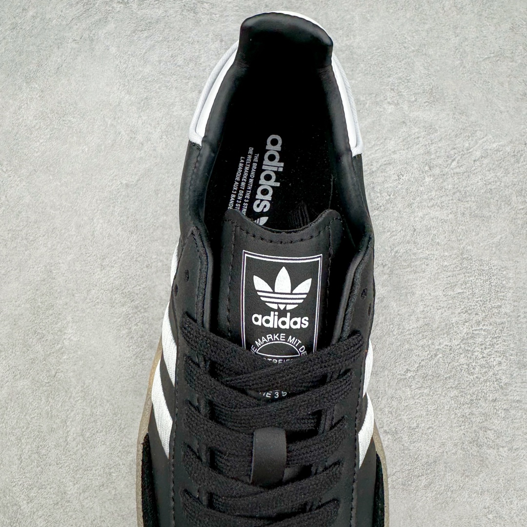 图片[5]-AD Samba XLG 桑巴舞加大厚底版系列德训风百搭松糕休闲运动板鞋生胶底 IH7491 自Originals Samba成功借势Blokecore风潮一跃成为街头巷尾的焦点鞋款后,不论是围绕Samba本身打造的各式「变种版本」,还是以Samba为蓝本打造联名鞋款,都成为了时尚潮流人士日常穿搭首选。Samba XLG是adidas Originals不断扩展XLG系列的一部分,旨在与年轻文化相契合,迎合那些希望通过个性时尚表达自我而不愿牺牲舒适度的年轻群体。街头时尚领域的Gen Z特别偏爱宽松的穿着风格。Samba XLG针对这一点做了创新。它在延续Samba OG经典设计的基础上,迎合年轻群体的穿着习惯,重塑为宽大的鞋身比例轮廓以及加厚中底,让消费者轻松展示自己独特的风格。全新的Samba XLG系列不仅迎合了当下年轻群体的穿搭习惯,加宽了鞋身比例以及将中底进一步增厚,在视觉比例上更加饱满,同时还保留了经典Samba的细节,这样一来,鞋迷朋友在穿搭上不仅能更加个性化,而且还能延续一定的复古感受。尺码：36 36⅔ 37⅓ 38 38⅔ 39⅓ 40 40⅔ 41⅓ 42 42⅔ 43⅓ 44 45-选品中心