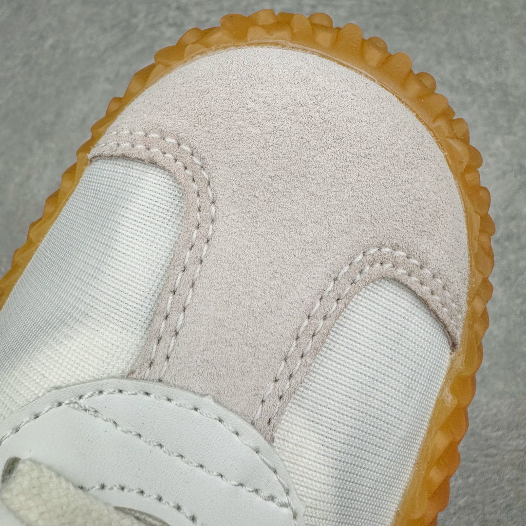 图片[12]-＃纯原 AD Originals Country x Kamanda卡曼达混合系列章鱼卷底复古锯齿休闲运动训练慢跑鞋 货号：G26797 今年推出的全新鞋型 Kamanda，由于其夸张独特的外底，被玩家们称为“鱿鱼卷”，关注度一直颇高。将经典跑鞋 Country 的鞋面移植到 Kamanda 外底上 鞋面使用轻薄的尼龙布搭配皮革打造，以白色搭配绿色点缀，无论用料质感还是配色都极具复古气息。外底为 Kamanda 标志性的上翻设计，造型前卫，与复古风鞋面形成鲜明反差。尺码：36 36.5 37.5 38 38.5 39 40 40.5 41 42 42.5 43 44 44.5 45-选品中心