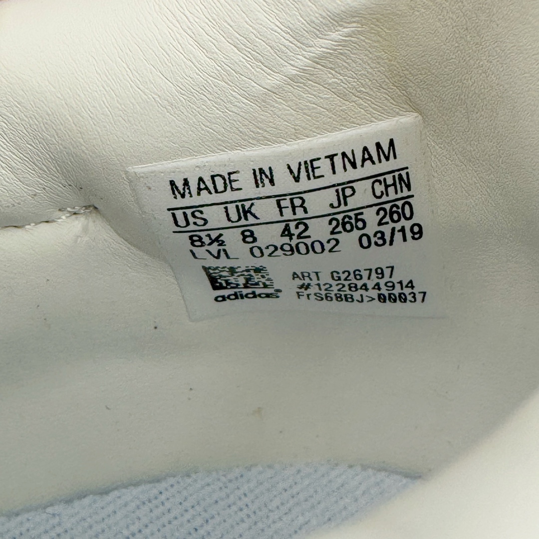 图片[14]-＃纯原 AD Originals Country x Kamanda卡曼达混合系列章鱼卷底复古锯齿休闲运动训练慢跑鞋 货号：G26797 今年推出的全新鞋型 Kamanda，由于其夸张独特的外底，被玩家们称为“鱿鱼卷”，关注度一直颇高。将经典跑鞋 Country 的鞋面移植到 Kamanda 外底上 鞋面使用轻薄的尼龙布搭配皮革打造，以白色搭配绿色点缀，无论用料质感还是配色都极具复古气息。外底为 Kamanda 标志性的上翻设计，造型前卫，与复古风鞋面形成鲜明反差。尺码：36 36.5 37.5 38 38.5 39 40 40.5 41 42 42.5 43 44 44.5 45-选品中心