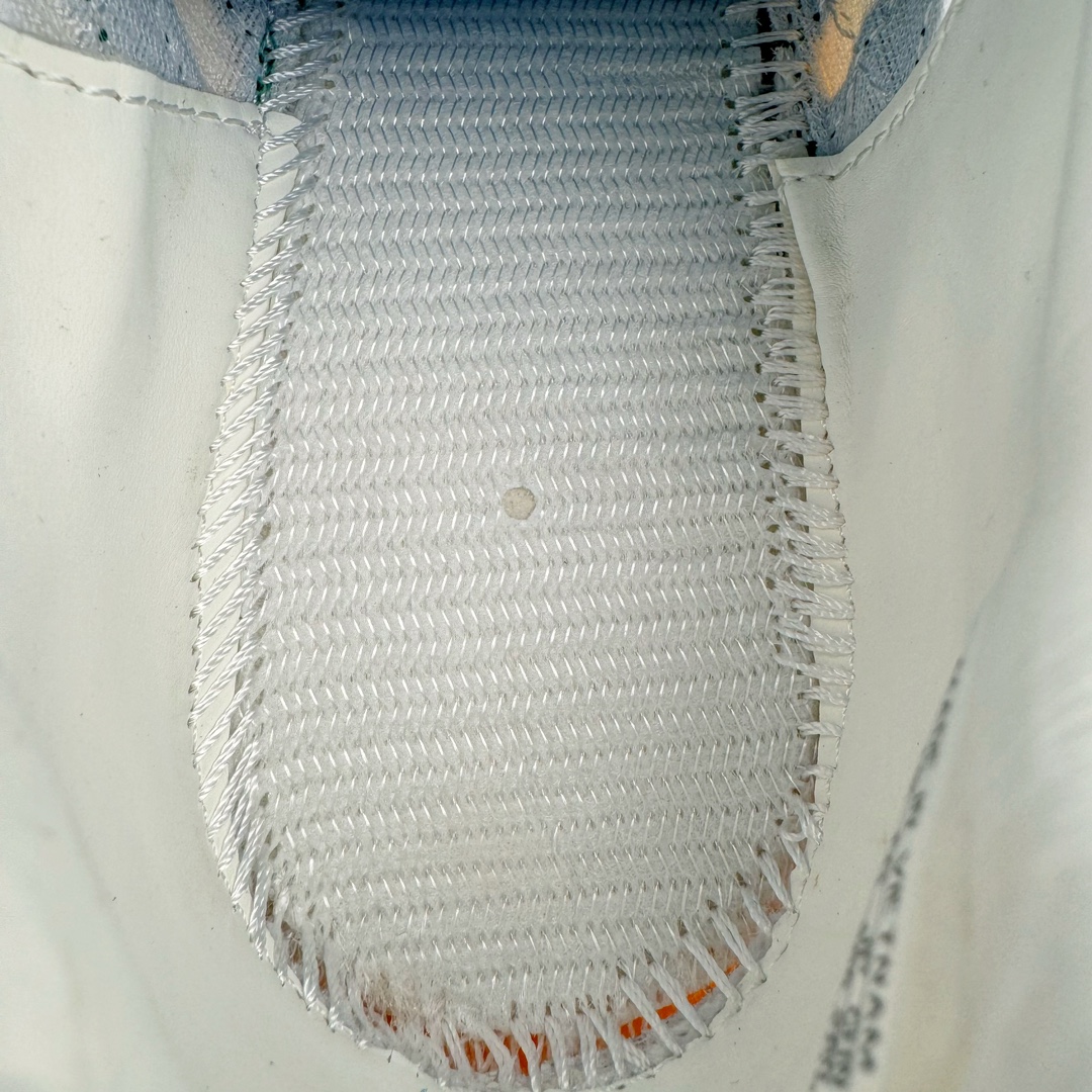 图片[15]-＃纯原 AD Originals Country x Kamanda卡曼达混合系列章鱼卷底复古锯齿休闲运动训练慢跑鞋 货号：G26797 今年推出的全新鞋型 Kamanda，由于其夸张独特的外底，被玩家们称为“鱿鱼卷”，关注度一直颇高。将经典跑鞋 Country 的鞋面移植到 Kamanda 外底上 鞋面使用轻薄的尼龙布搭配皮革打造，以白色搭配绿色点缀，无论用料质感还是配色都极具复古气息。外底为 Kamanda 标志性的上翻设计，造型前卫，与复古风鞋面形成鲜明反差。尺码：36 36.5 37.5 38 38.5 39 40 40.5 41 42 42.5 43 44 44.5 45-选品中心