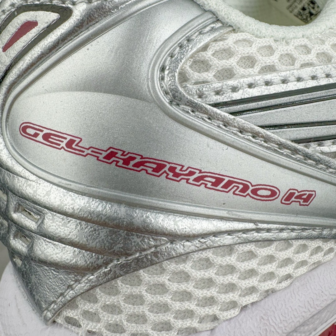 图片[12]-＃FA ASICS GEL-KAYANO 14 亚瑟士K14系列户外复古潮流百搭织物合成革缓震休闲跑步鞋 原装纸板楦头开发 独家私模五层组合大底 原厂定制缓震硅胶加持 原盒原配 官方四联吊牌 原装Ortholite轻量化鞋垫 设计师 Hidenori Yamashita 以「Flash」一词为灵感 创造出未来感金属色鞋面 改造升级内在性能 由内而外全面革新 为 GEL-KAYANO 家族传承及经典跑鞋文化的延续 创下里程碑式作品 K14跑鞋重新诠释了复古的跑步形状 并以其 2000 年代后期的美学理念重新铺装 银色与蓝色的鞋面极为高档 网面铺陈与鞋面、鞋头多处细节位增添了透气性 鞋后跟部中底上以及多密度耐磨鞋底增加了 GEL 缓震胶 提供高抗冲击性、缓冲性、可保护脚部免受地面冲击的影响 穿着舒适性十足 尺码：35.5 36 37 37.5 38 39 39.5 40.5 41.5 42 42.5 43.5 44 45-选品中心