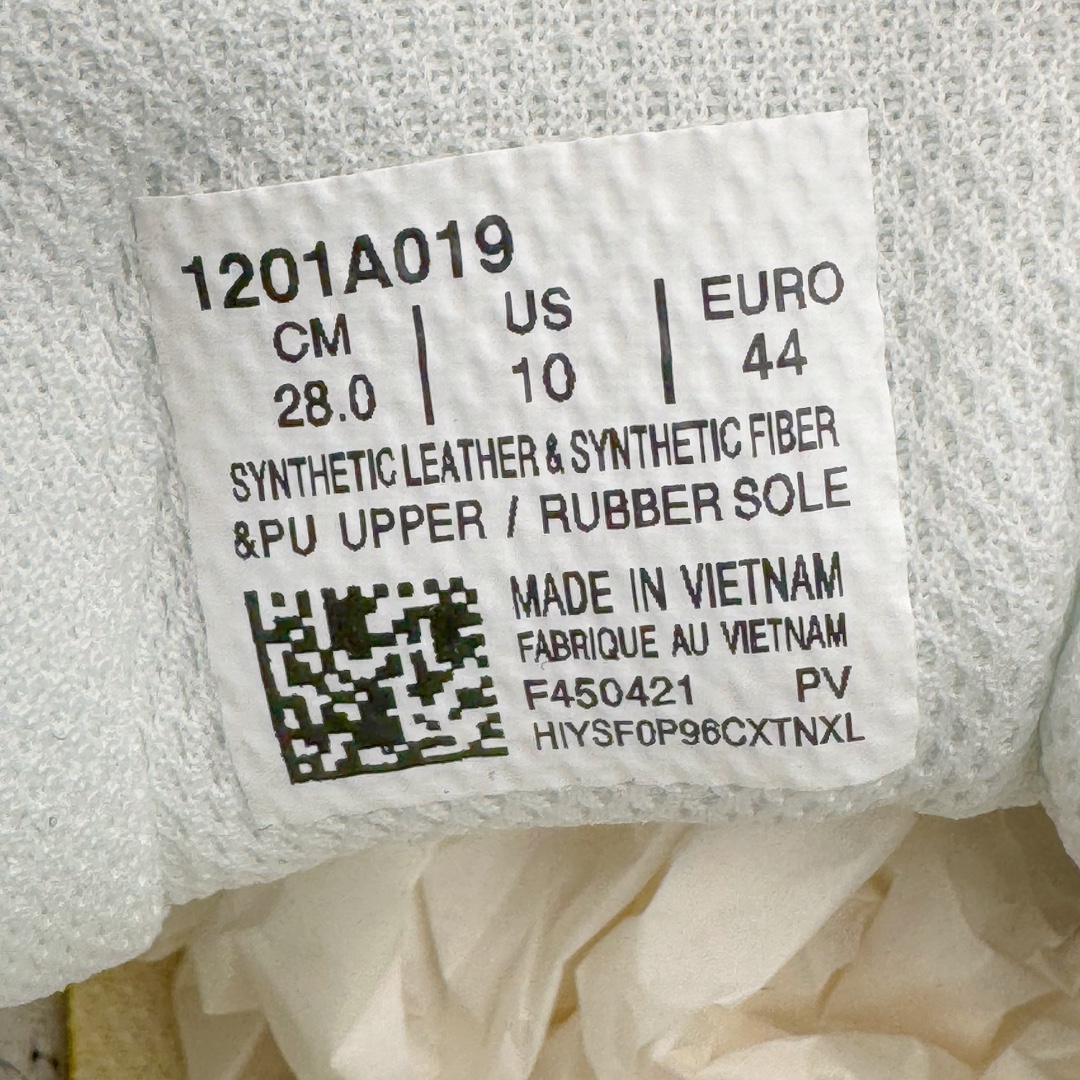 图片[17]-＃FA ASICS GEL-KAYANO 14 亚瑟士K14系列户外复古潮流百搭织物合成革缓震休闲跑步鞋 原装纸板楦头开发 独家私模五层组合大底 原厂定制缓震硅胶加持 原盒原配 官方四联吊牌 原装Ortholite轻量化鞋垫 设计师 Hidenori Yamashita 以「Flash」一词为灵感 创造出未来感金属色鞋面 改造升级内在性能 由内而外全面革新 为 GEL-KAYANO 家族传承及经典跑鞋文化的延续 创下里程碑式作品 K14跑鞋重新诠释了复古的跑步形状 并以其 2000 年代后期的美学理念重新铺装 银色与蓝色的鞋面极为高档 网面铺陈与鞋面、鞋头多处细节位增添了透气性 鞋后跟部中底上以及多密度耐磨鞋底增加了 GEL 缓震胶 提供高抗冲击性、缓冲性、可保护脚部免受地面冲击的影响 穿着舒适性十足 尺码：35.5 36 37 37.5 38 39 39.5 40.5 41.5 42 42.5 43.5 44 45-选品中心