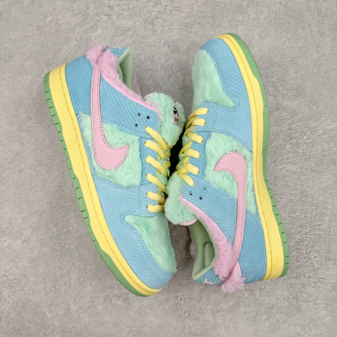 图片[3]-＃S2纯原 Verdy x NK SB Dunk Low “Visty” 联名 绒毛怪 蓝绿粉 货号：FN6040-400 独家原厂航空铝磨具打磨大底 鞋头坡度极致还原 原盒原配 圈内天花板工艺 原厂冲刀 超高清洁度 全鞋零毛边皮料切割 全套原楦原模倾力打造完美版型 采用原厂百宏鞋带以及原厂百宏织唛舌标 内标可供原厂几率过验 原厂中底布黄色点胶 原厂中底布拉帮走线遵循公司‼️尺码：36 36.5 37.5 38 38.5 39 40 40.5 41 42 42.5 43 44 44.5 45 46 47.5-选品中心