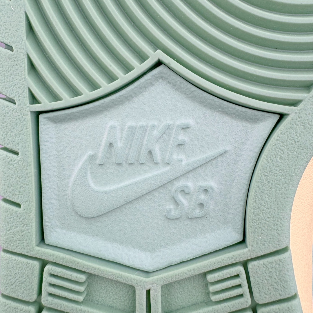 图片[22]-＃S2纯原 Verdy x NK SB Dunk Low “Visty” 联名 绒毛怪 蓝绿粉 货号：FN6040-400 独家原厂航空铝磨具打磨大底 鞋头坡度极致还原 原盒原配 圈内天花板工艺 原厂冲刀 超高清洁度 全鞋零毛边皮料切割 全套原楦原模倾力打造完美版型 采用原厂百宏鞋带以及原厂百宏织唛舌标 内标可供原厂几率过验 原厂中底布黄色点胶 原厂中底布拉帮走线遵循公司‼️尺码：36 36.5 37.5 38 38.5 39 40 40.5 41 42 42.5 43 44 44.5 45 46 47.5-选品中心