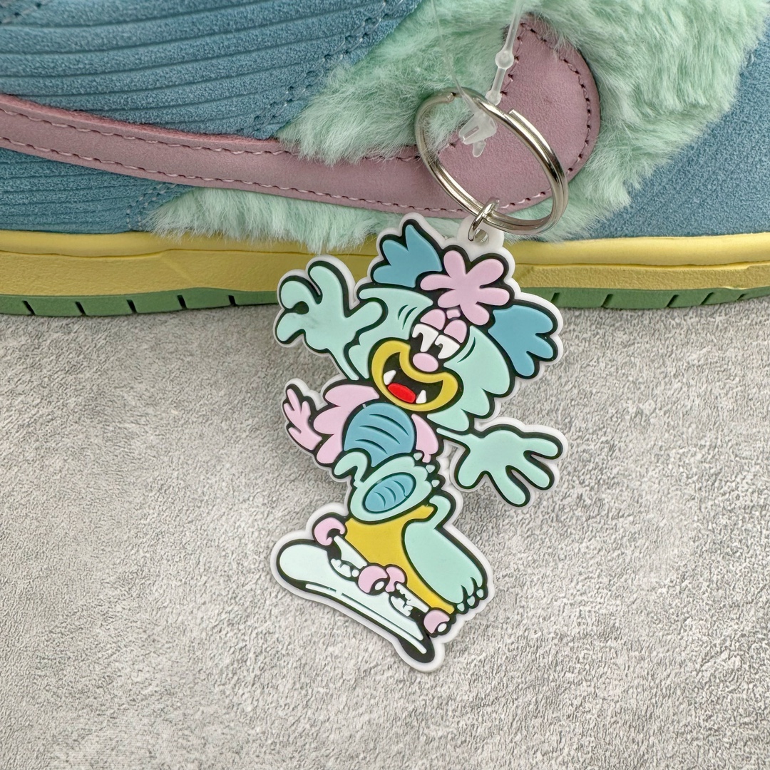 图片[13]-＃S2纯原 Verdy x NK SB Dunk Low “Visty” 联名 绒毛怪 蓝绿粉 货号：FN6040-400 独家原厂航空铝磨具打磨大底 鞋头坡度极致还原 原盒原配 圈内天花板工艺 原厂冲刀 超高清洁度 全鞋零毛边皮料切割 全套原楦原模倾力打造完美版型 采用原厂百宏鞋带以及原厂百宏织唛舌标 内标可供原厂几率过验 原厂中底布黄色点胶 原厂中底布拉帮走线遵循公司‼️尺码：36 36.5 37.5 38 38.5 39 40 40.5 41 42 42.5 43 44 44.5 45 46 47.5-选品中心