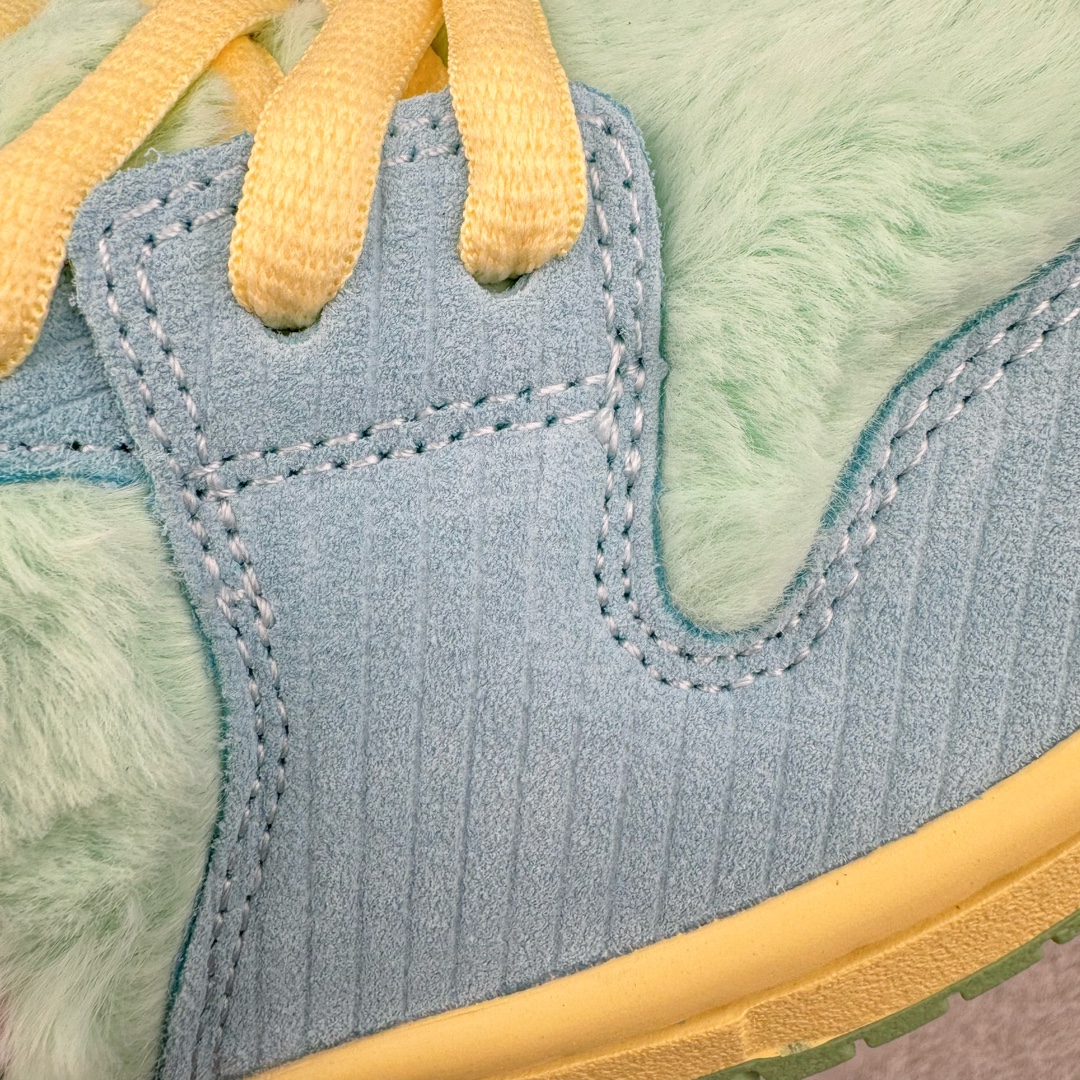 图片[20]-＃S2纯原 Verdy x NK SB Dunk Low “Visty” 联名 绒毛怪 蓝绿粉 货号：FN6040-400 独家原厂航空铝磨具打磨大底 鞋头坡度极致还原 原盒原配 圈内天花板工艺 原厂冲刀 超高清洁度 全鞋零毛边皮料切割 全套原楦原模倾力打造完美版型 采用原厂百宏鞋带以及原厂百宏织唛舌标 内标可供原厂几率过验 原厂中底布黄色点胶 原厂中底布拉帮走线遵循公司‼️尺码：36 36.5 37.5 38 38.5 39 40 40.5 41 42 42.5 43 44 44.5 45 46 47.5-选品中心