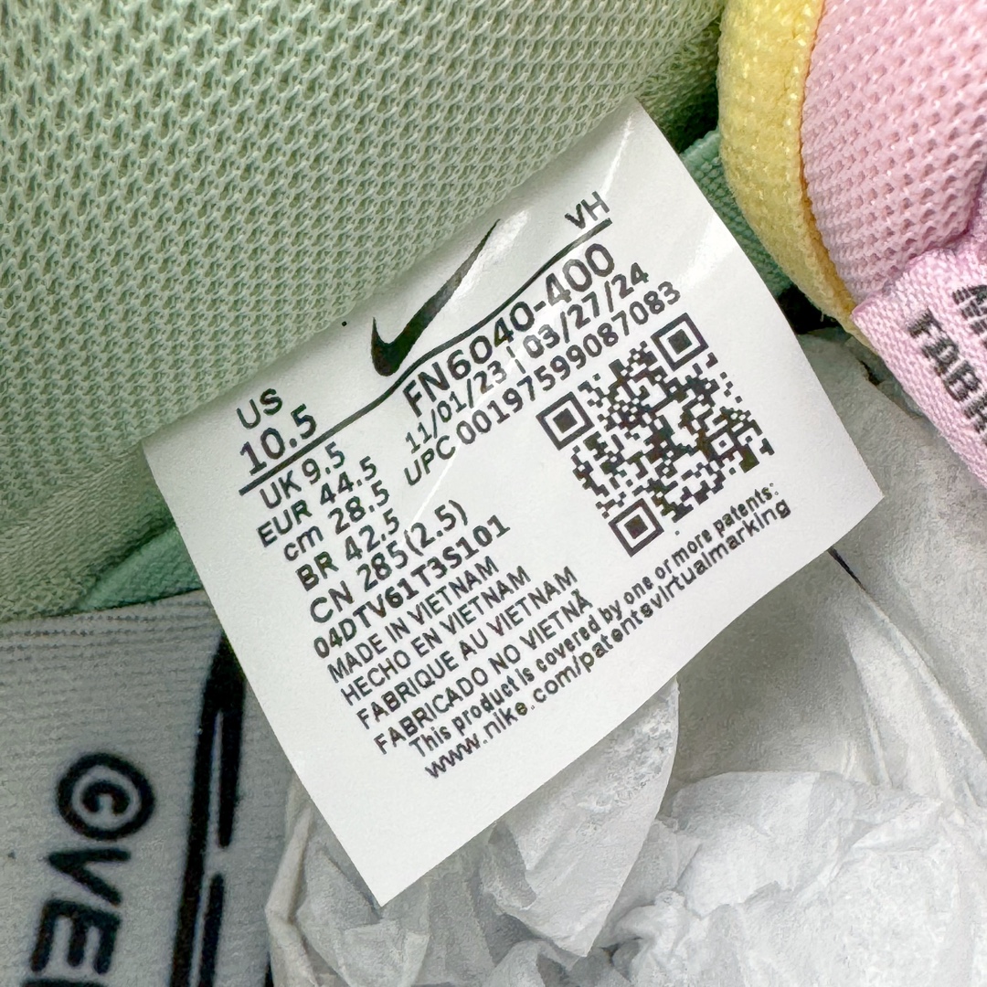 图片[12]-＃S2纯原 Verdy x NK SB Dunk Low “Visty” 联名 绒毛怪 蓝绿粉 货号：FN6040-400 独家原厂航空铝磨具打磨大底 鞋头坡度极致还原 原盒原配 圈内天花板工艺 原厂冲刀 超高清洁度 全鞋零毛边皮料切割 全套原楦原模倾力打造完美版型 采用原厂百宏鞋带以及原厂百宏织唛舌标 内标可供原厂几率过验 原厂中底布黄色点胶 原厂中底布拉帮走线遵循公司‼️尺码：36 36.5 37.5 38 38.5 39 40 40.5 41 42 42.5 43 44 44.5 45 46 47.5-选品中心