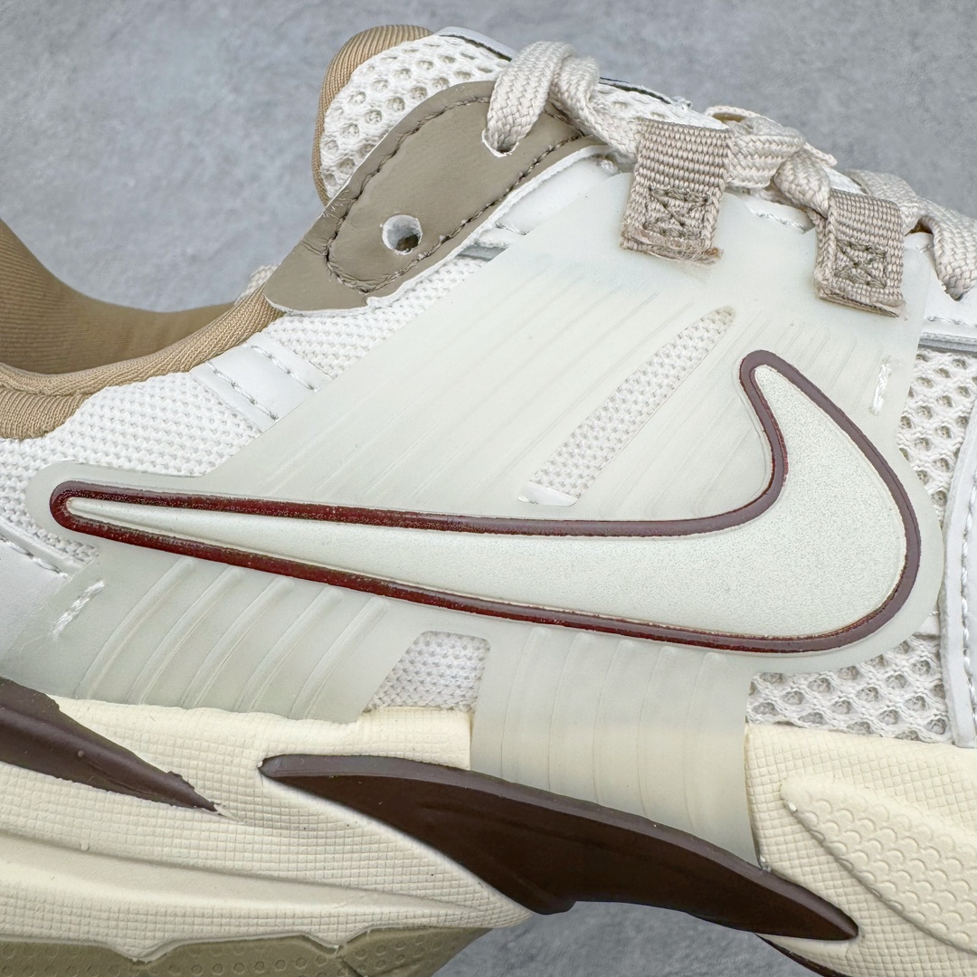 图片[16]-＃HP纯原 NK V2K Runtekk 减震防滑低帮 复古老爹鞋跑步鞋 FD0736-103 鞋款被命名为 Runtekk 设计上借鉴了 2000 年的跑鞋风格 配色上以金属银为主调 简练又有复古运动气质 材质上使用大面积网眼、皮革、TPU 组成 支撑和透气性肯定不错 中底处由 Cushlon 泡绵打造 保证在压马路时可以提供优秀脚感 并通过一手做旧氧化效果突出复古感 中底造型很容易让大家联想到巴黎世家3XL 增高效果同样不能忽视 尺码：35.5 36 36.5 37.5 38 38.5 39 40 40.5 41 42 42.5 43 44 44.5 45 46-选品中心