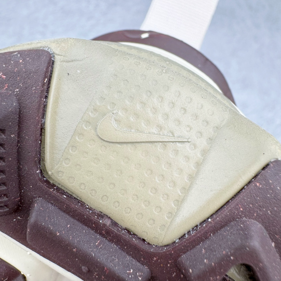 图片[12]-＃HP纯原 NK V2K Runtekk 减震防滑低帮 复古老爹鞋跑步鞋 FD0736-103 鞋款被命名为 Runtekk 设计上借鉴了 2000 年的跑鞋风格 配色上以金属银为主调 简练又有复古运动气质 材质上使用大面积网眼、皮革、TPU 组成 支撑和透气性肯定不错 中底处由 Cushlon 泡绵打造 保证在压马路时可以提供优秀脚感 并通过一手做旧氧化效果突出复古感 中底造型很容易让大家联想到巴黎世家3XL 增高效果同样不能忽视 尺码：35.5 36 36.5 37.5 38 38.5 39 40 40.5 41 42 42.5 43 44 44.5 45 46-选品中心