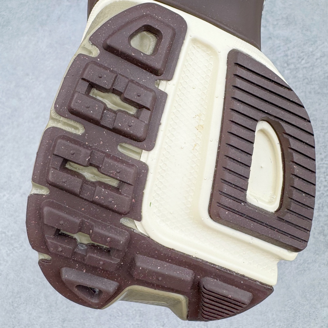 图片[20]-＃HP纯原 NK V2K Runtekk 减震防滑低帮 复古老爹鞋跑步鞋 FD0736-103 鞋款被命名为 Runtekk 设计上借鉴了 2000 年的跑鞋风格 配色上以金属银为主调 简练又有复古运动气质 材质上使用大面积网眼、皮革、TPU 组成 支撑和透气性肯定不错 中底处由 Cushlon 泡绵打造 保证在压马路时可以提供优秀脚感 并通过一手做旧氧化效果突出复古感 中底造型很容易让大家联想到巴黎世家3XL 增高效果同样不能忽视 尺码：35.5 36 36.5 37.5 38 38.5 39 40 40.5 41 42 42.5 43 44 44.5 45 46-选品中心