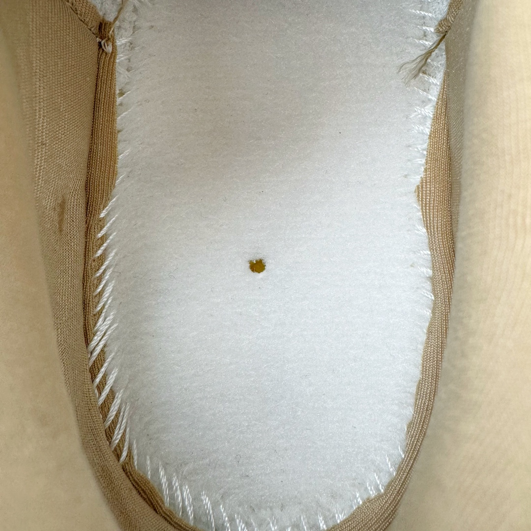 图片[10]-＃HP纯原 NK V2K Runtekk 减震防滑低帮 复古老爹鞋跑步鞋 FD0736-103 鞋款被命名为 Runtekk 设计上借鉴了 2000 年的跑鞋风格 配色上以金属银为主调 简练又有复古运动气质 材质上使用大面积网眼、皮革、TPU 组成 支撑和透气性肯定不错 中底处由 Cushlon 泡绵打造 保证在压马路时可以提供优秀脚感 并通过一手做旧氧化效果突出复古感 中底造型很容易让大家联想到巴黎世家3XL 增高效果同样不能忽视 尺码：35.5 36 36.5 37.5 38 38.5 39 40 40.5 41 42 42.5 43 44 44.5 45 46-选品中心