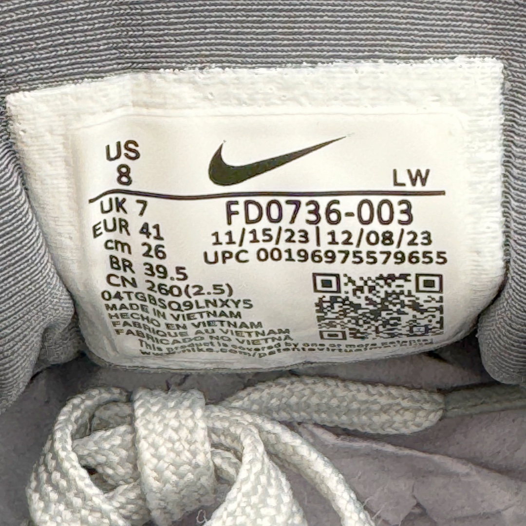 图片[12]-＃HP纯原 NK V2K Runtekk 减震防滑低帮 复古老爹鞋跑步鞋 FD0736-003 鞋款被命名为 Runtekk 设计上借鉴了 2000 年的跑鞋风格 配色上以金属银为主调 简练又有复古运动气质 材质上使用大面积网眼、皮革、TPU 组成 支撑和透气性肯定不错 中底处由 Cushlon 泡绵打造 保证在压马路时可以提供优秀脚感 并通过一手做旧氧化效果突出复古感 中底造型很容易让大家联想到巴黎世家3XL 增高效果同样不能忽视 尺码：35.5 36 36.5 37.5 38 38.5 39 40 40.5 41 42 42.5 43 44 44.5 45 46-选品中心