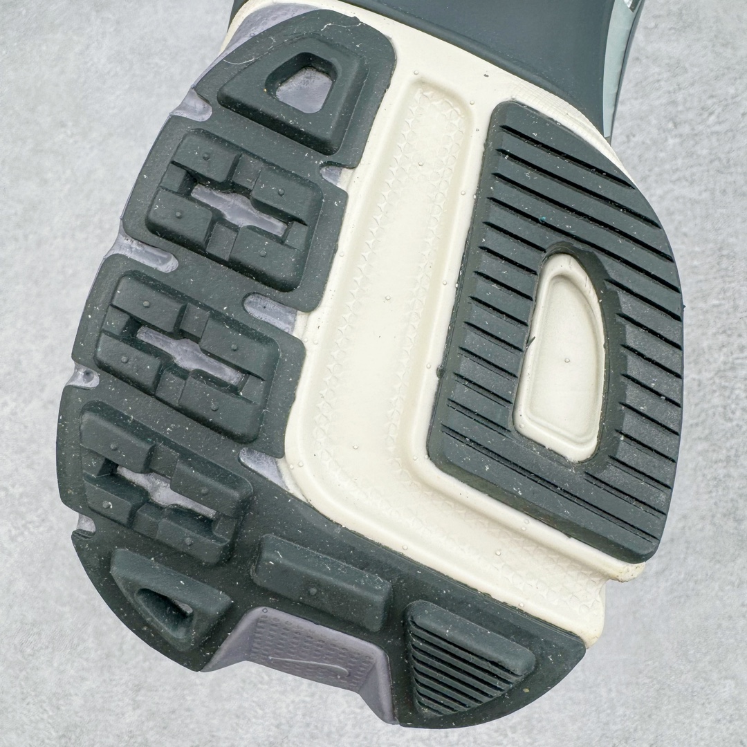 图片[21]-＃HP纯原 NK V2K Runtekk 减震防滑低帮 复古老爹鞋跑步鞋 FD0736-003 鞋款被命名为 Runtekk 设计上借鉴了 2000 年的跑鞋风格 配色上以金属银为主调 简练又有复古运动气质 材质上使用大面积网眼、皮革、TPU 组成 支撑和透气性肯定不错 中底处由 Cushlon 泡绵打造 保证在压马路时可以提供优秀脚感 并通过一手做旧氧化效果突出复古感 中底造型很容易让大家联想到巴黎世家3XL 增高效果同样不能忽视 尺码：35.5 36 36.5 37.5 38 38.5 39 40 40.5 41 42 42.5 43 44 44.5 45 46-选品中心