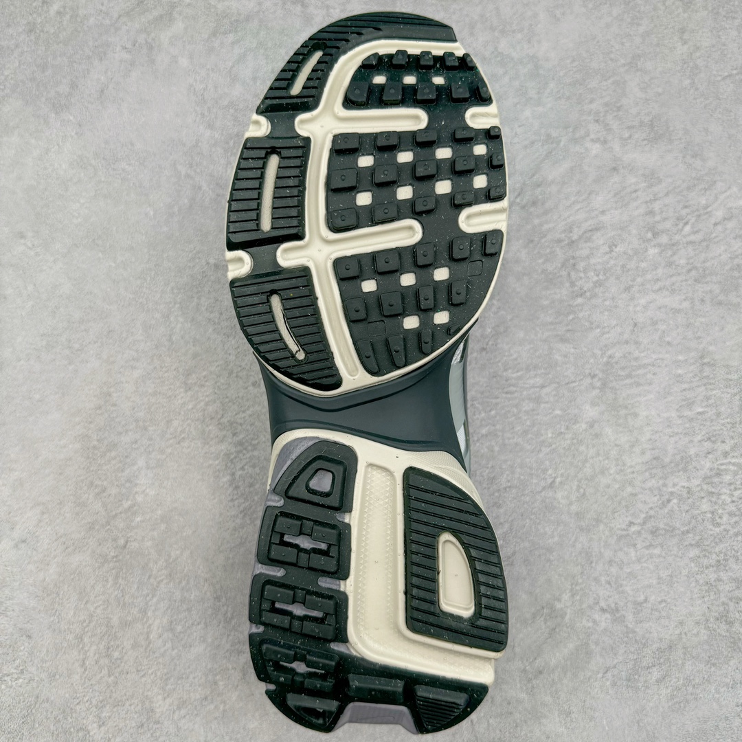 图片[9]-＃HP纯原 NK V2K Runtekk 减震防滑低帮 复古老爹鞋跑步鞋 FD0736-003 鞋款被命名为 Runtekk 设计上借鉴了 2000 年的跑鞋风格 配色上以金属银为主调 简练又有复古运动气质 材质上使用大面积网眼、皮革、TPU 组成 支撑和透气性肯定不错 中底处由 Cushlon 泡绵打造 保证在压马路时可以提供优秀脚感 并通过一手做旧氧化效果突出复古感 中底造型很容易让大家联想到巴黎世家3XL 增高效果同样不能忽视 尺码：35.5 36 36.5 37.5 38 38.5 39 40 40.5 41 42 42.5 43 44 44.5 45 46-选品中心