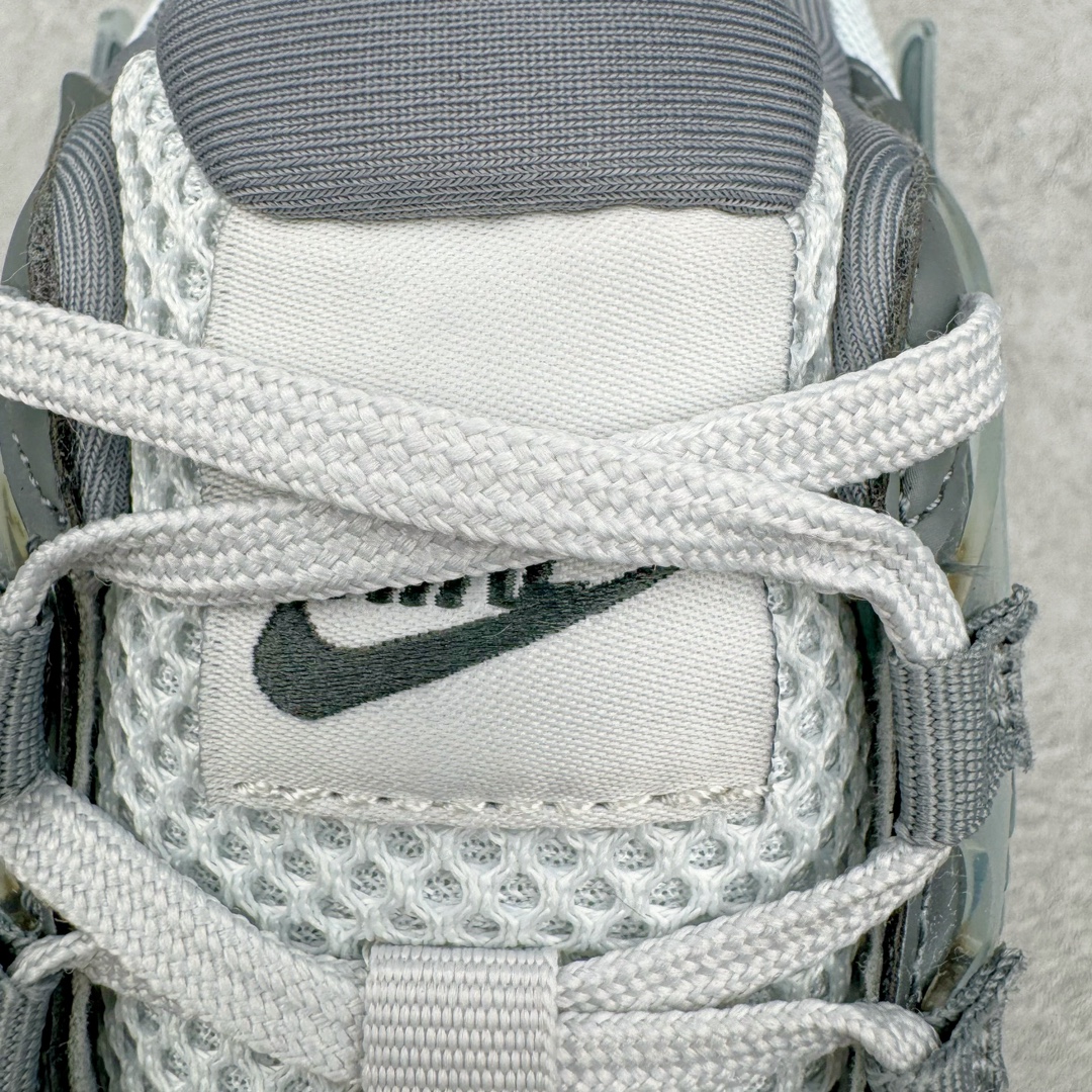 图片[14]-＃HP纯原 NK V2K Runtekk 减震防滑低帮 复古老爹鞋跑步鞋 FD0736-003 鞋款被命名为 Runtekk 设计上借鉴了 2000 年的跑鞋风格 配色上以金属银为主调 简练又有复古运动气质 材质上使用大面积网眼、皮革、TPU 组成 支撑和透气性肯定不错 中底处由 Cushlon 泡绵打造 保证在压马路时可以提供优秀脚感 并通过一手做旧氧化效果突出复古感 中底造型很容易让大家联想到巴黎世家3XL 增高效果同样不能忽视 尺码：35.5 36 36.5 37.5 38 38.5 39 40 40.5 41 42 42.5 43 44 44.5 45 46-选品中心