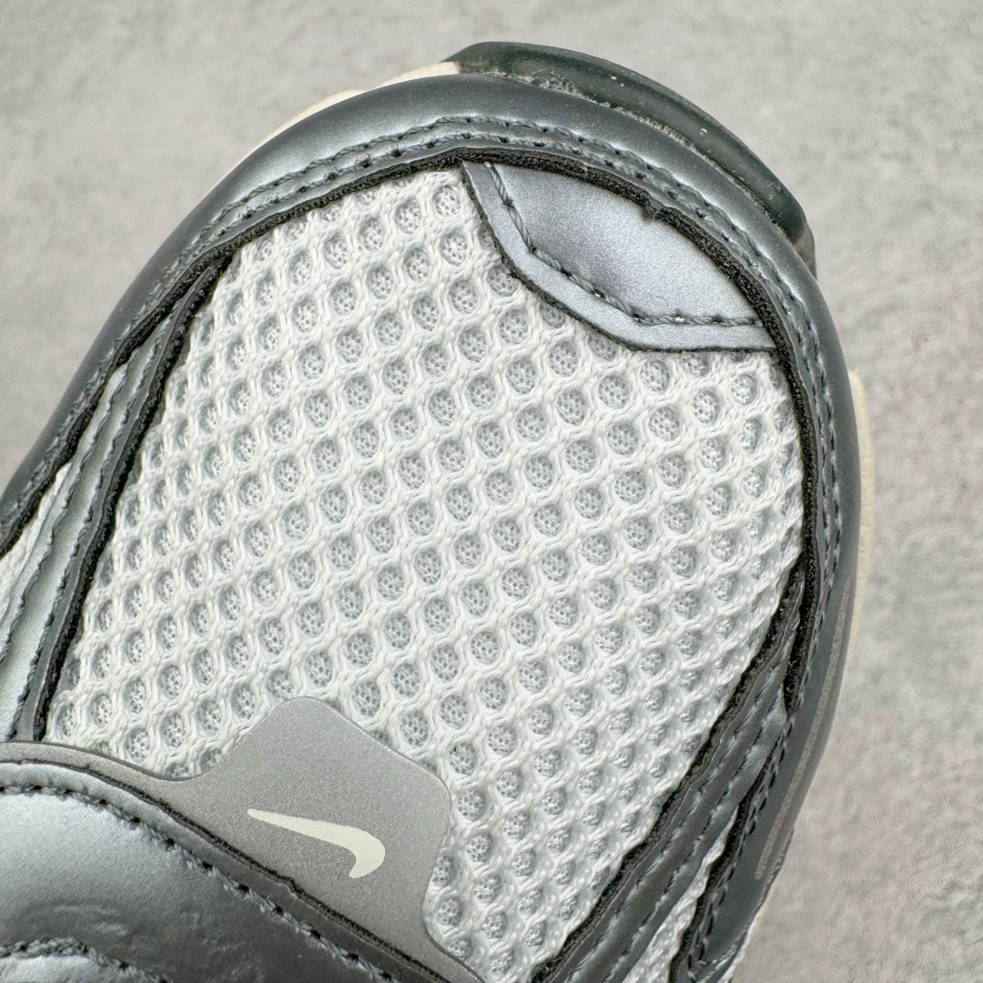 图片[15]-＃HP纯原 NK V2K Runtekk 减震防滑低帮 复古老爹鞋跑步鞋 FD0736-003 鞋款被命名为 Runtekk 设计上借鉴了 2000 年的跑鞋风格 配色上以金属银为主调 简练又有复古运动气质 材质上使用大面积网眼、皮革、TPU 组成 支撑和透气性肯定不错 中底处由 Cushlon 泡绵打造 保证在压马路时可以提供优秀脚感 并通过一手做旧氧化效果突出复古感 中底造型很容易让大家联想到巴黎世家3XL 增高效果同样不能忽视 尺码：35.5 36 36.5 37.5 38 38.5 39 40 40.5 41 42 42.5 43 44 44.5 45 46-选品中心