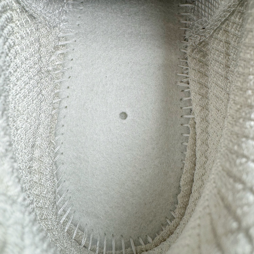 图片[10]-＃HP纯原 NK Air Zoom Vomero 5 经典复古潮流运动跑鞋 HF0731-007 原装纸板楦头开发 独家私模八层组合大底 市场唯一正确版本 进口三文治网面 融蕴繁复设计风范和丰富层次感 缔造运动鞋佳选 助你轻松型出范 开辟独属于自己的路 鞋款采用多层设计 融入织物与合成材质 塑就本季出众鞋款 合成材质与织物组合鞋面 经久耐穿 后跟网眼拼接和透气孔设计 轻盈透气Zoom Air缓震配置提供出色回弹缓震性能 实现快速离地的出众脚感 巧糅科技感和低调设计 为鞋款注入反光细节 令你迈步间尽显闪耀魅力 结合中性色调 让你驾驭不同穿搭 打造非凡造型 尺码：36 36.5 37.5 38 38.5 39 40 40.5 41 42 42.5 43 44 44.5 45 46-选品中心