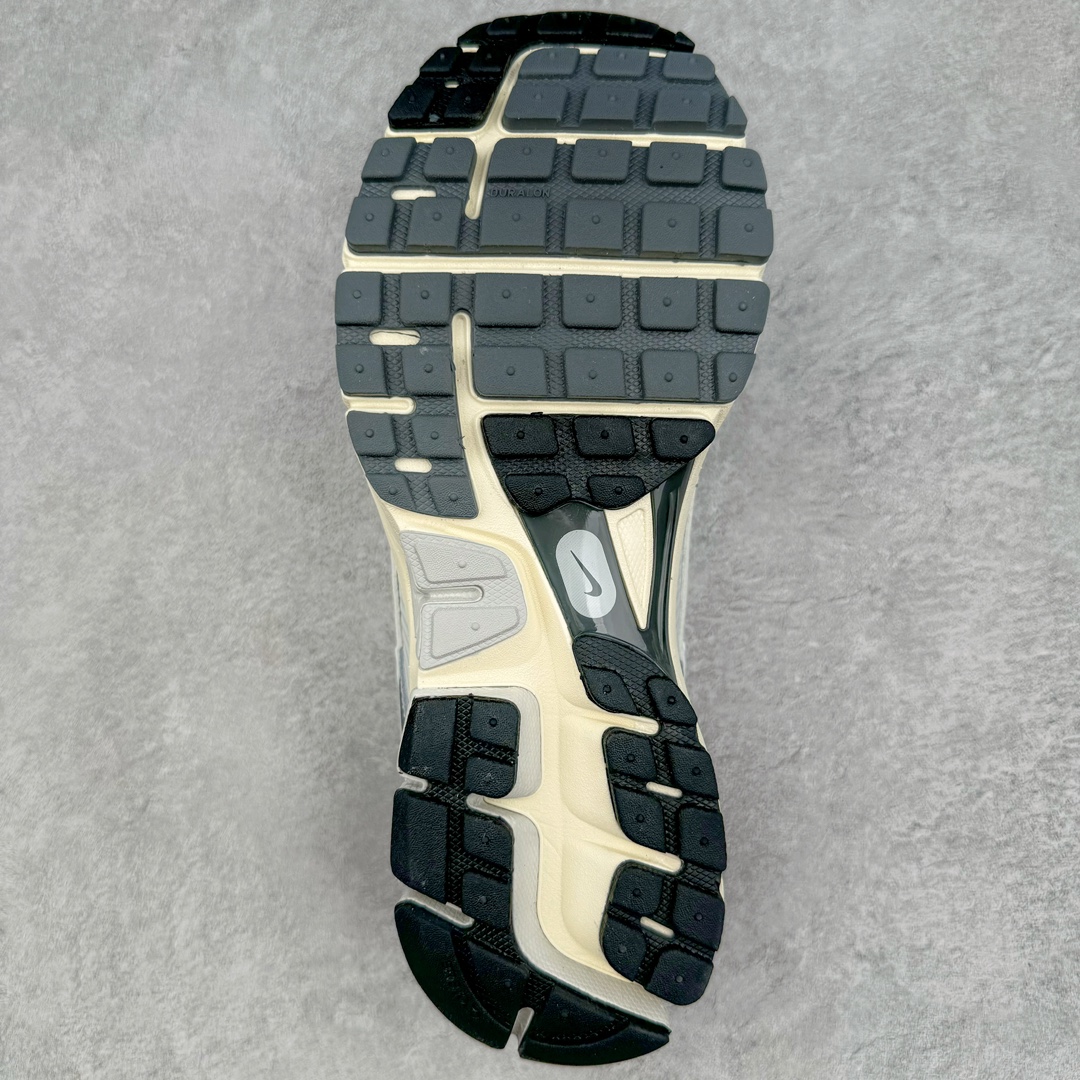 图片[9]-＃HP纯原 NK Air Zoom Vomero 5 经典复古潮流运动跑鞋 HF0731-007 原装纸板楦头开发 独家私模八层组合大底 市场唯一正确版本 进口三文治网面 融蕴繁复设计风范和丰富层次感 缔造运动鞋佳选 助你轻松型出范 开辟独属于自己的路 鞋款采用多层设计 融入织物与合成材质 塑就本季出众鞋款 合成材质与织物组合鞋面 经久耐穿 后跟网眼拼接和透气孔设计 轻盈透气Zoom Air缓震配置提供出色回弹缓震性能 实现快速离地的出众脚感 巧糅科技感和低调设计 为鞋款注入反光细节 令你迈步间尽显闪耀魅力 结合中性色调 让你驾驭不同穿搭 打造非凡造型 尺码：36 36.5 37.5 38 38.5 39 40 40.5 41 42 42.5 43 44 44.5 45 46-选品中心