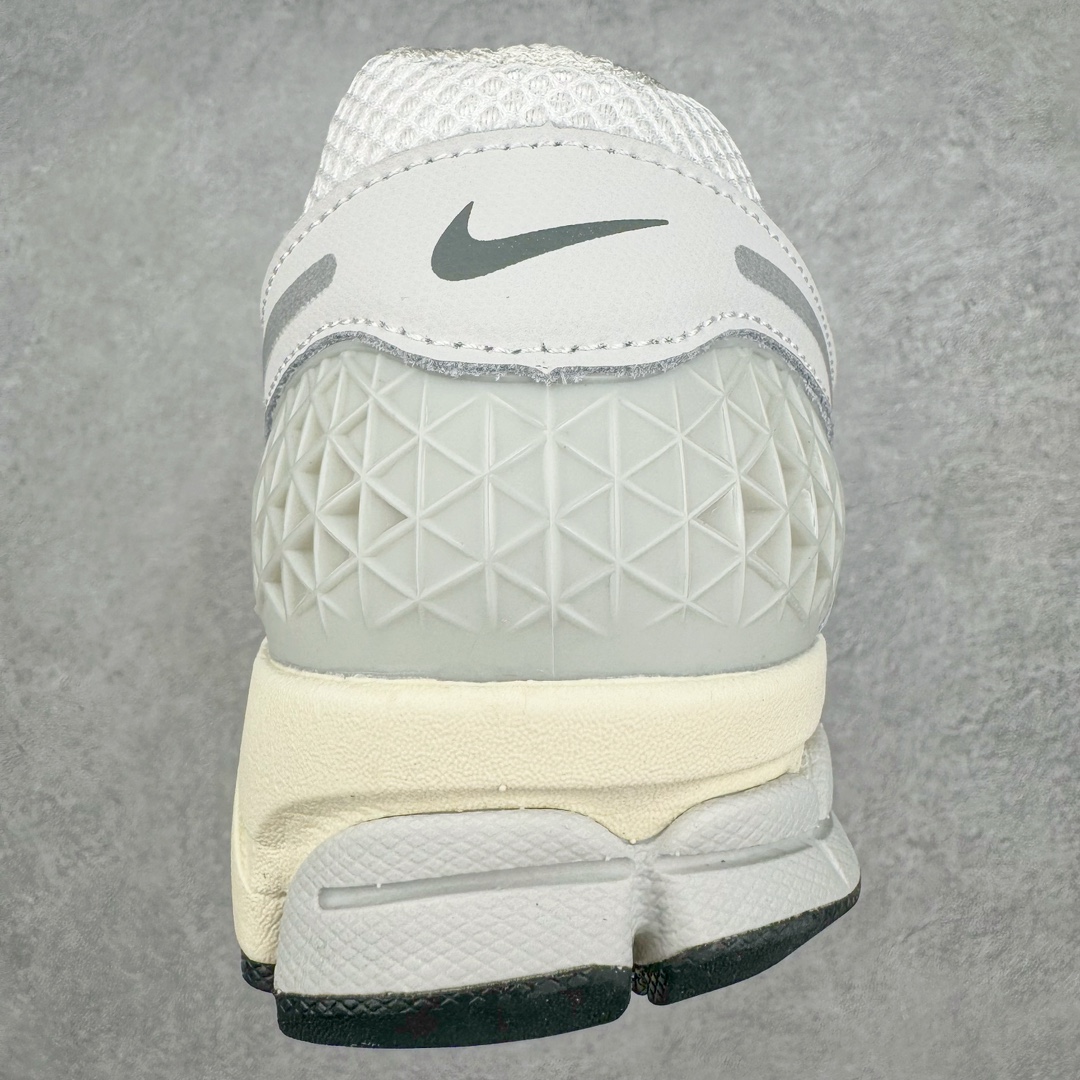 图片[8]-＃HP纯原 NK Air Zoom Vomero 5 经典复古潮流运动跑鞋 HF0731-007 原装纸板楦头开发 独家私模八层组合大底 市场唯一正确版本 进口三文治网面 融蕴繁复设计风范和丰富层次感 缔造运动鞋佳选 助你轻松型出范 开辟独属于自己的路 鞋款采用多层设计 融入织物与合成材质 塑就本季出众鞋款 合成材质与织物组合鞋面 经久耐穿 后跟网眼拼接和透气孔设计 轻盈透气Zoom Air缓震配置提供出色回弹缓震性能 实现快速离地的出众脚感 巧糅科技感和低调设计 为鞋款注入反光细节 令你迈步间尽显闪耀魅力 结合中性色调 让你驾驭不同穿搭 打造非凡造型 尺码：36 36.5 37.5 38 38.5 39 40 40.5 41 42 42.5 43 44 44.5 45 46-选品中心