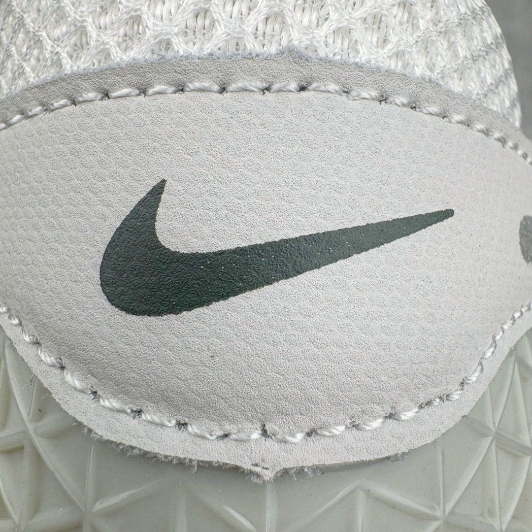 图片[13]-＃HP纯原 NK Air Zoom Vomero 5 经典复古潮流运动跑鞋 HF0731-007 原装纸板楦头开发 独家私模八层组合大底 市场唯一正确版本 进口三文治网面 融蕴繁复设计风范和丰富层次感 缔造运动鞋佳选 助你轻松型出范 开辟独属于自己的路 鞋款采用多层设计 融入织物与合成材质 塑就本季出众鞋款 合成材质与织物组合鞋面 经久耐穿 后跟网眼拼接和透气孔设计 轻盈透气Zoom Air缓震配置提供出色回弹缓震性能 实现快速离地的出众脚感 巧糅科技感和低调设计 为鞋款注入反光细节 令你迈步间尽显闪耀魅力 结合中性色调 让你驾驭不同穿搭 打造非凡造型 尺码：36 36.5 37.5 38 38.5 39 40 40.5 41 42 42.5 43 44 44.5 45 46-选品中心