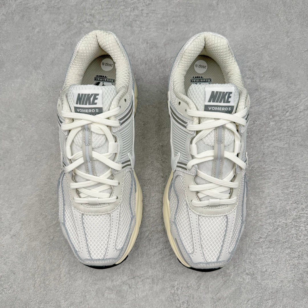 图片[2]-＃HP纯原 NK Air Zoom Vomero 5 经典复古潮流运动跑鞋 HF0731-007 原装纸板楦头开发 独家私模八层组合大底 市场唯一正确版本 进口三文治网面 融蕴繁复设计风范和丰富层次感 缔造运动鞋佳选 助你轻松型出范 开辟独属于自己的路 鞋款采用多层设计 融入织物与合成材质 塑就本季出众鞋款 合成材质与织物组合鞋面 经久耐穿 后跟网眼拼接和透气孔设计 轻盈透气Zoom Air缓震配置提供出色回弹缓震性能 实现快速离地的出众脚感 巧糅科技感和低调设计 为鞋款注入反光细节 令你迈步间尽显闪耀魅力 结合中性色调 让你驾驭不同穿搭 打造非凡造型 尺码：36 36.5 37.5 38 38.5 39 40 40.5 41 42 42.5 43 44 44.5 45 46-选品中心
