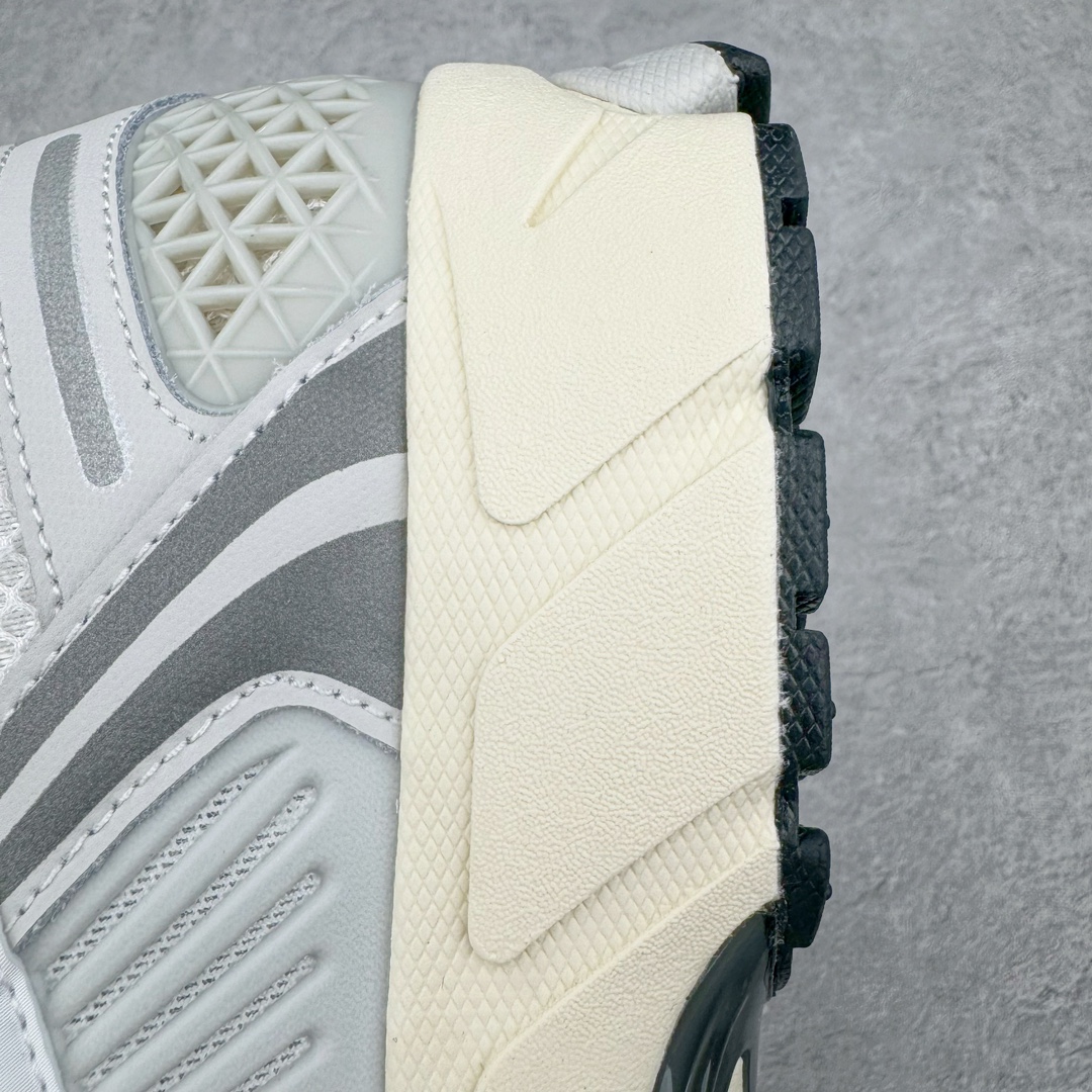 图片[14]-＃HP纯原 NK Air Zoom Vomero 5 经典复古潮流运动跑鞋 HF0731-007 原装纸板楦头开发 独家私模八层组合大底 市场唯一正确版本 进口三文治网面 融蕴繁复设计风范和丰富层次感 缔造运动鞋佳选 助你轻松型出范 开辟独属于自己的路 鞋款采用多层设计 融入织物与合成材质 塑就本季出众鞋款 合成材质与织物组合鞋面 经久耐穿 后跟网眼拼接和透气孔设计 轻盈透气Zoom Air缓震配置提供出色回弹缓震性能 实现快速离地的出众脚感 巧糅科技感和低调设计 为鞋款注入反光细节 令你迈步间尽显闪耀魅力 结合中性色调 让你驾驭不同穿搭 打造非凡造型 尺码：36 36.5 37.5 38 38.5 39 40 40.5 41 42 42.5 43 44 44.5 45 46-选品中心