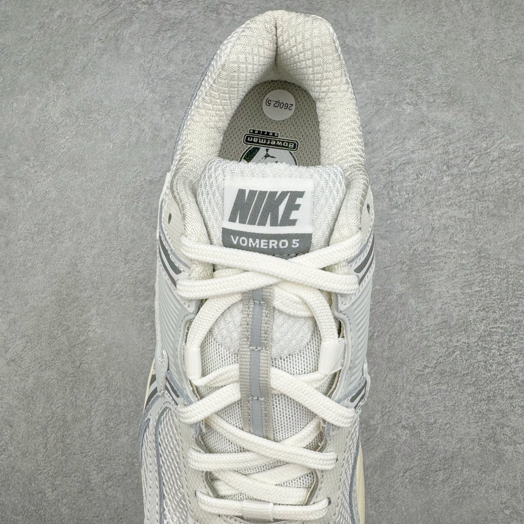 图片[5]-＃HP纯原 NK Air Zoom Vomero 5 经典复古潮流运动跑鞋 HF0731-007 原装纸板楦头开发 独家私模八层组合大底 市场唯一正确版本 进口三文治网面 融蕴繁复设计风范和丰富层次感 缔造运动鞋佳选 助你轻松型出范 开辟独属于自己的路 鞋款采用多层设计 融入织物与合成材质 塑就本季出众鞋款 合成材质与织物组合鞋面 经久耐穿 后跟网眼拼接和透气孔设计 轻盈透气Zoom Air缓震配置提供出色回弹缓震性能 实现快速离地的出众脚感 巧糅科技感和低调设计 为鞋款注入反光细节 令你迈步间尽显闪耀魅力 结合中性色调 让你驾驭不同穿搭 打造非凡造型 尺码：36 36.5 37.5 38 38.5 39 40 40.5 41 42 42.5 43 44 44.5 45 46-选品中心