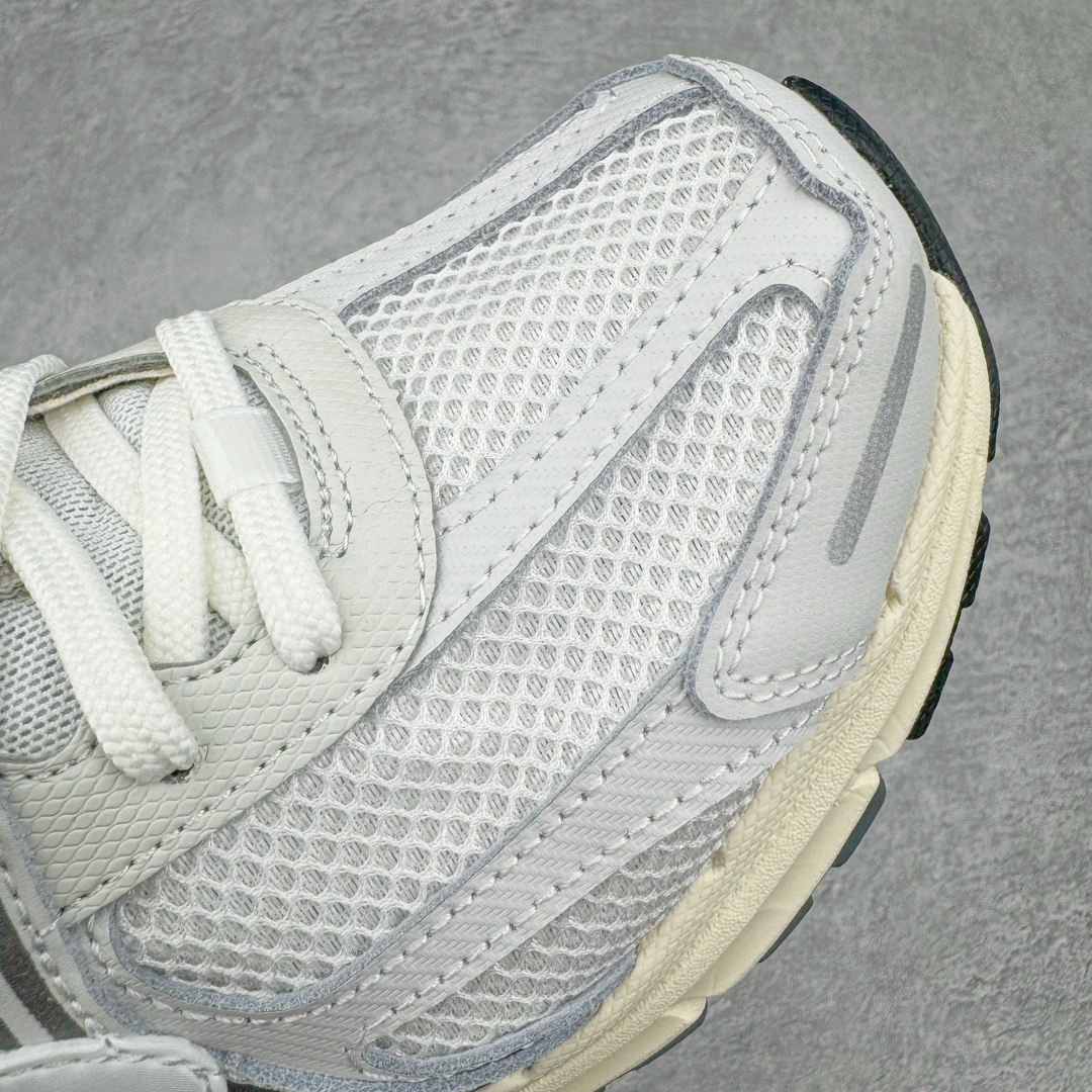 图片[17]-＃HP纯原 NK Air Zoom Vomero 5 经典复古潮流运动跑鞋 HF0731-007 原装纸板楦头开发 独家私模八层组合大底 市场唯一正确版本 进口三文治网面 融蕴繁复设计风范和丰富层次感 缔造运动鞋佳选 助你轻松型出范 开辟独属于自己的路 鞋款采用多层设计 融入织物与合成材质 塑就本季出众鞋款 合成材质与织物组合鞋面 经久耐穿 后跟网眼拼接和透气孔设计 轻盈透气Zoom Air缓震配置提供出色回弹缓震性能 实现快速离地的出众脚感 巧糅科技感和低调设计 为鞋款注入反光细节 令你迈步间尽显闪耀魅力 结合中性色调 让你驾驭不同穿搭 打造非凡造型 尺码：36 36.5 37.5 38 38.5 39 40 40.5 41 42 42.5 43 44 44.5 45 46-选品中心