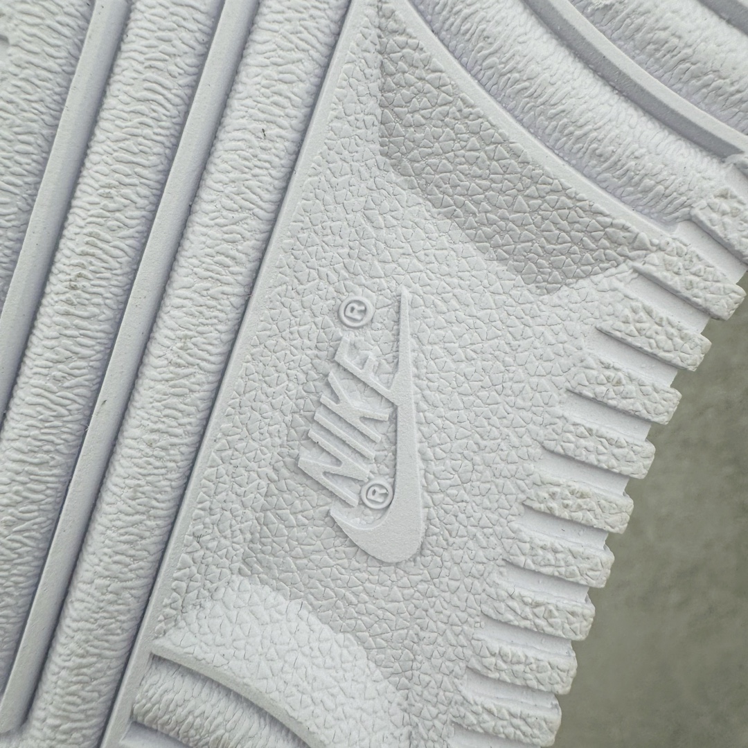 图片[17]-＃绿X NK Air Force 1 Low \’07 空军一号低帮经典板鞋 CZ0270-103 全鞋电脑针车 工整有序 原厂港宝加持完美还原灵魂版型 原盒原配从里到外百分百还原 原厂全头层原厂皮料 原标原盒 内置Sole气垫 中底白色背胶 中底划线 已经无限的接近公司 原厂楦头 原厂刺绣 后跟弧度修正 正确中底四线防伪 尺码：35.5 36 36.5 37.5 38 38.5 39 40 40.5 41-选品中心