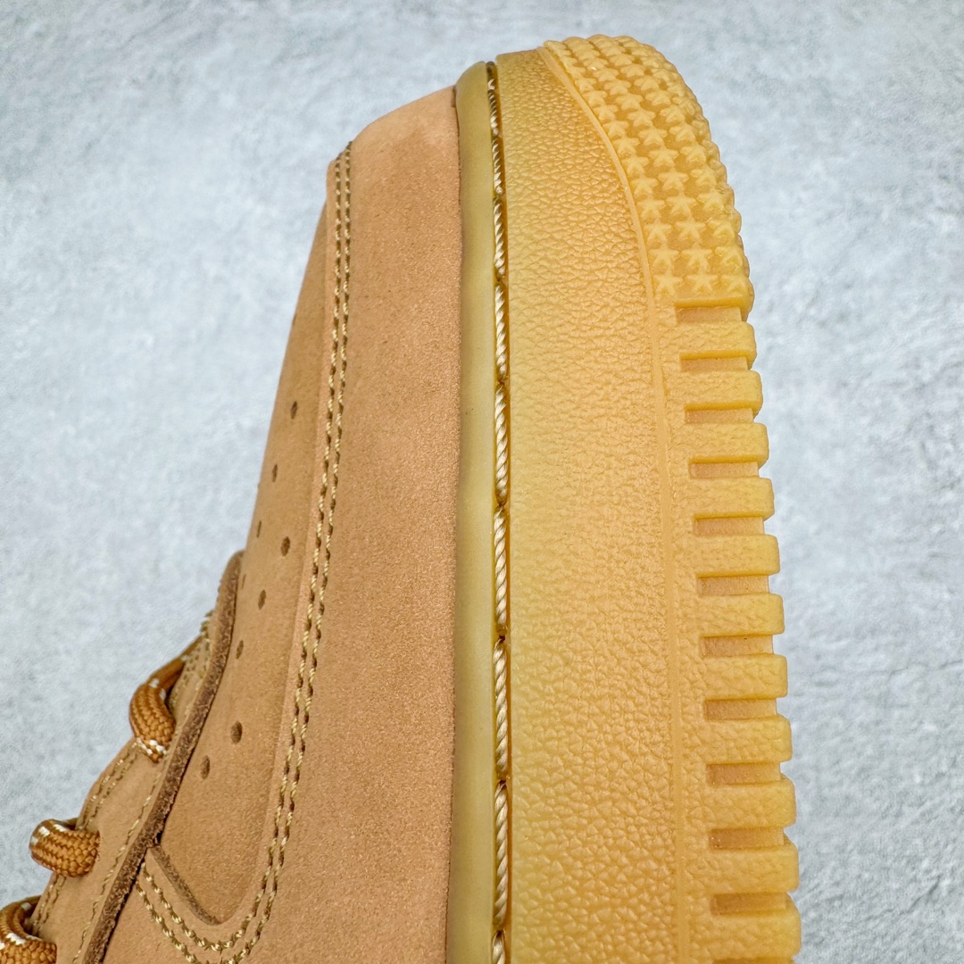 图片[20]-＃绿X NK Air Force 1 Low 07 LV8 \\\”Wheat Flax\\\” 空军一号低帮 小麦色 CJ9179-200 全鞋电脑针车 工整有序 原厂港宝加持完美还原灵魂版型 原盒原配从里到外百分百还原 原厂全头层原厂皮料 原标原盒 内置Sole气垫 中底白色背胶 中底划线 已经无限的接近公司 原厂楦头 原厂刺绣 后跟弧度修正 正确中底四线防伪 尺码：39 40 40.5 41 42 42.5 43 44 44.5 45 46-选品中心