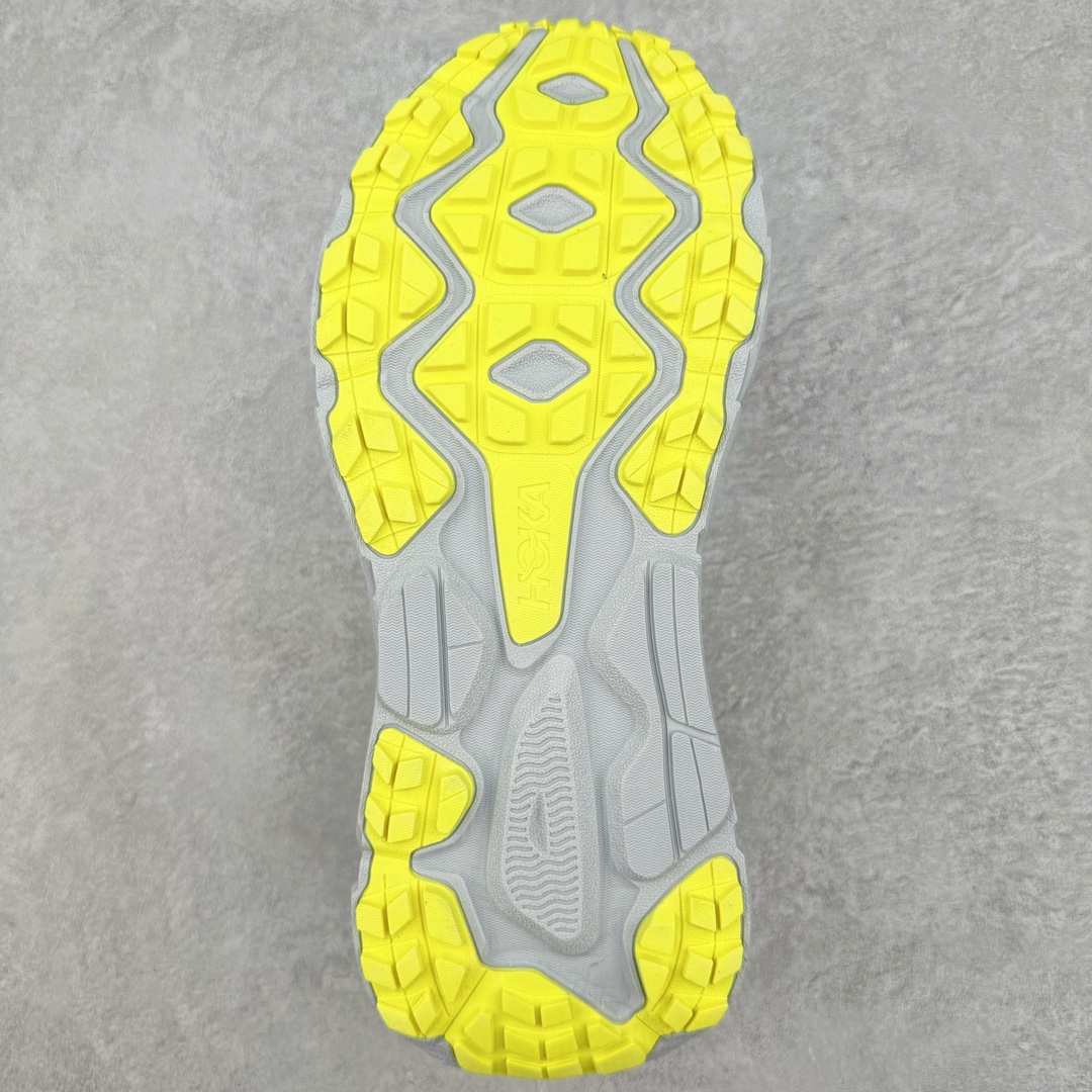 图片[9]-HOKA ONE ONE Stinson 7 ATR 斯廷森7代系列低帮全地形厚底轻量运动越野跑鞋 HOKA ONE ONE总是以独特的方式 Stinson ATR 主打整个HOKA系列中最出色最厚中底设计 堪称名副其实的“减震王” 这一款多功能全地形跑鞋采用以废旧塑料制成的尤尼菲 Reprieve再生面料 比其前代产品的重量更轻、稳定性更高 与鞋带一体化设计的全新孔眼可提供独立的支撑 精心打磨的后跟鞋口圈可带来松软契合的舒适脚感 而紧密分布的凸耳则可以确保绝佳的稳定性 尺码：36 36.5 37.5 38 38.5 39 40 40.5 41 42 42.5 43 44 44.5 45-选品中心